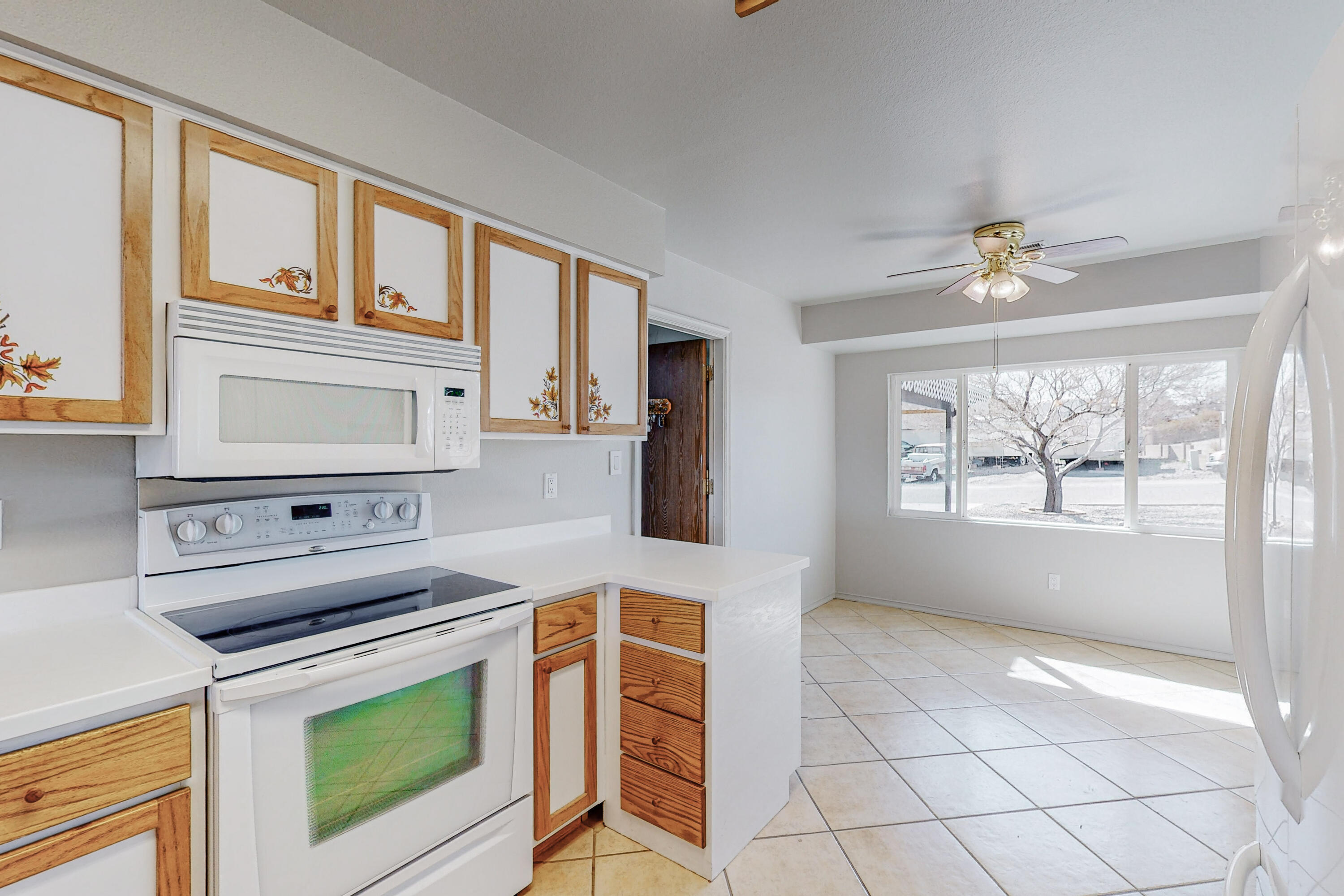 787 EVEREST Road SE