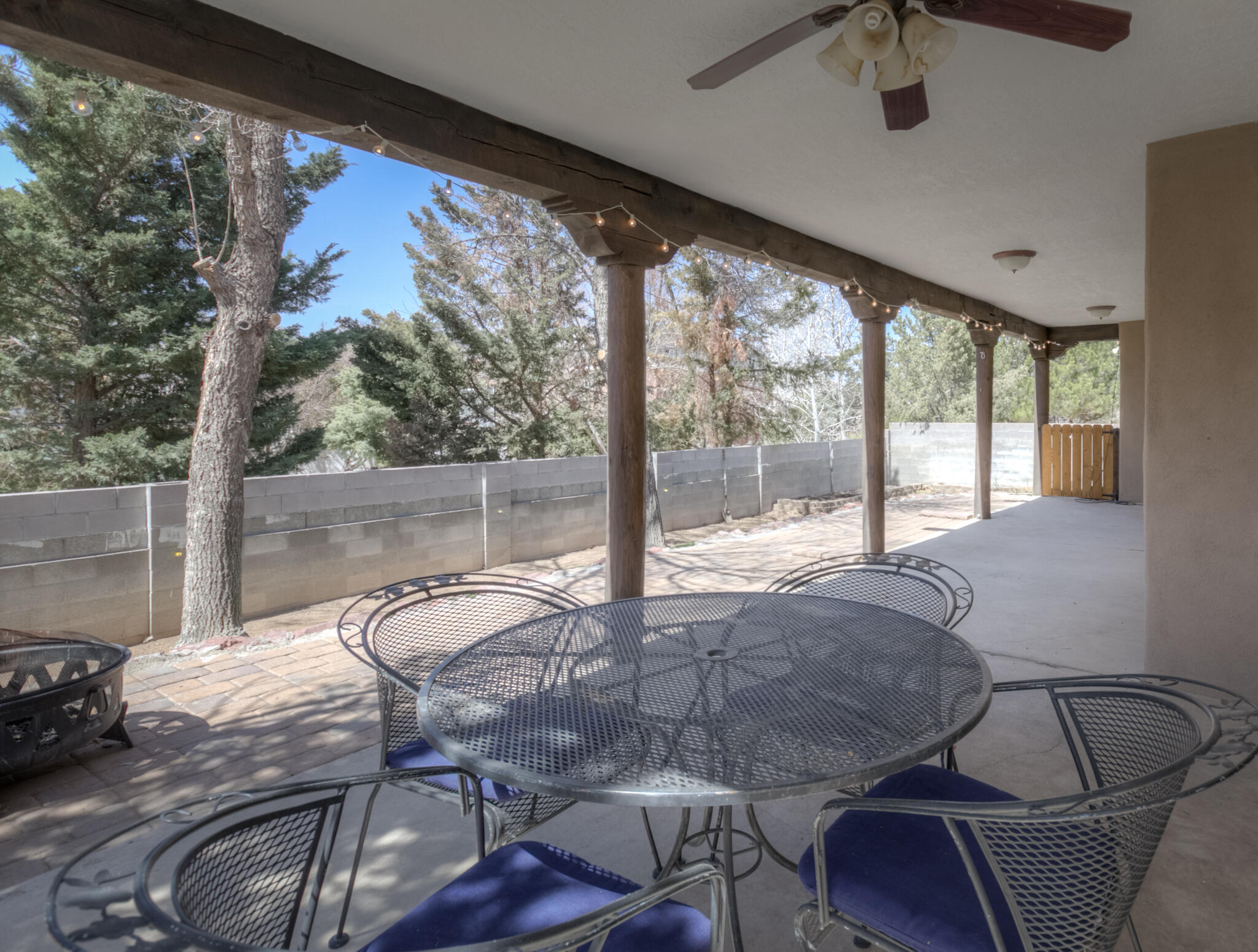 8523 MENDOCINO Drive NE