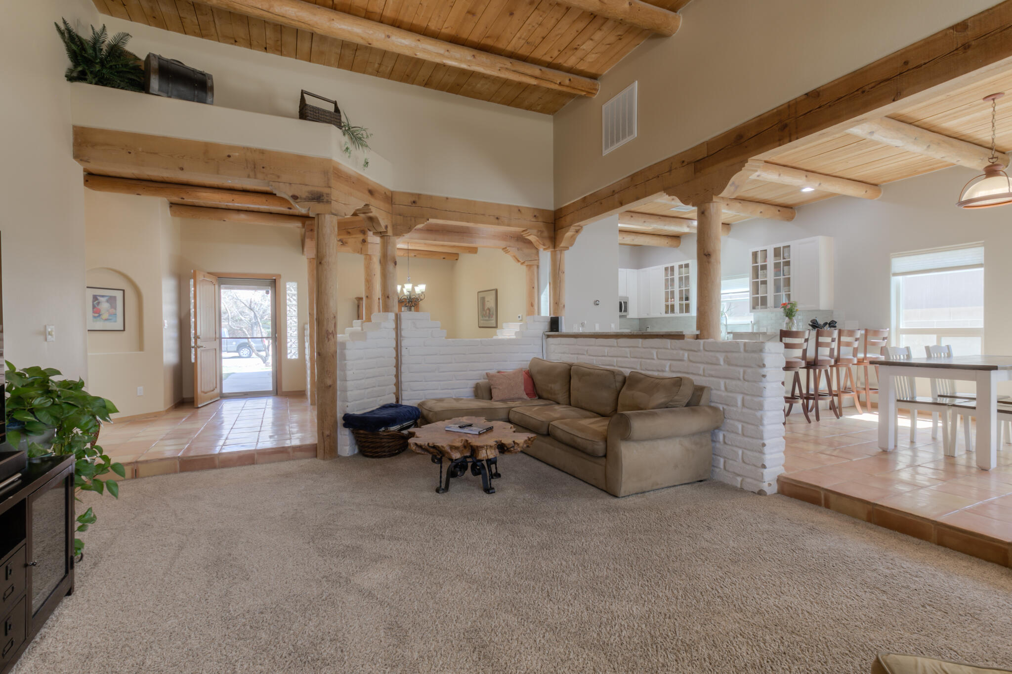8523 MENDOCINO Drive NE