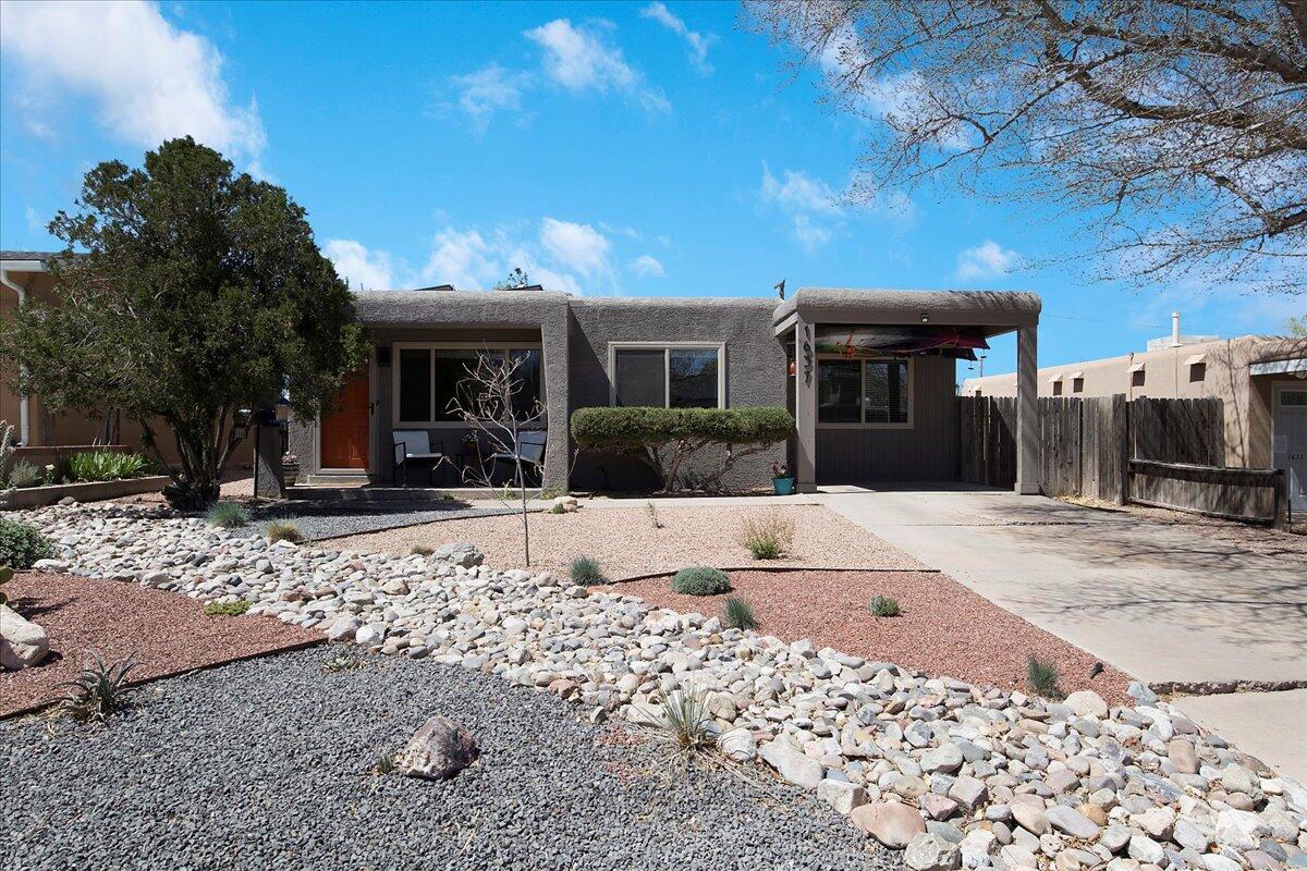 1637 COLUMBIA Drive SE