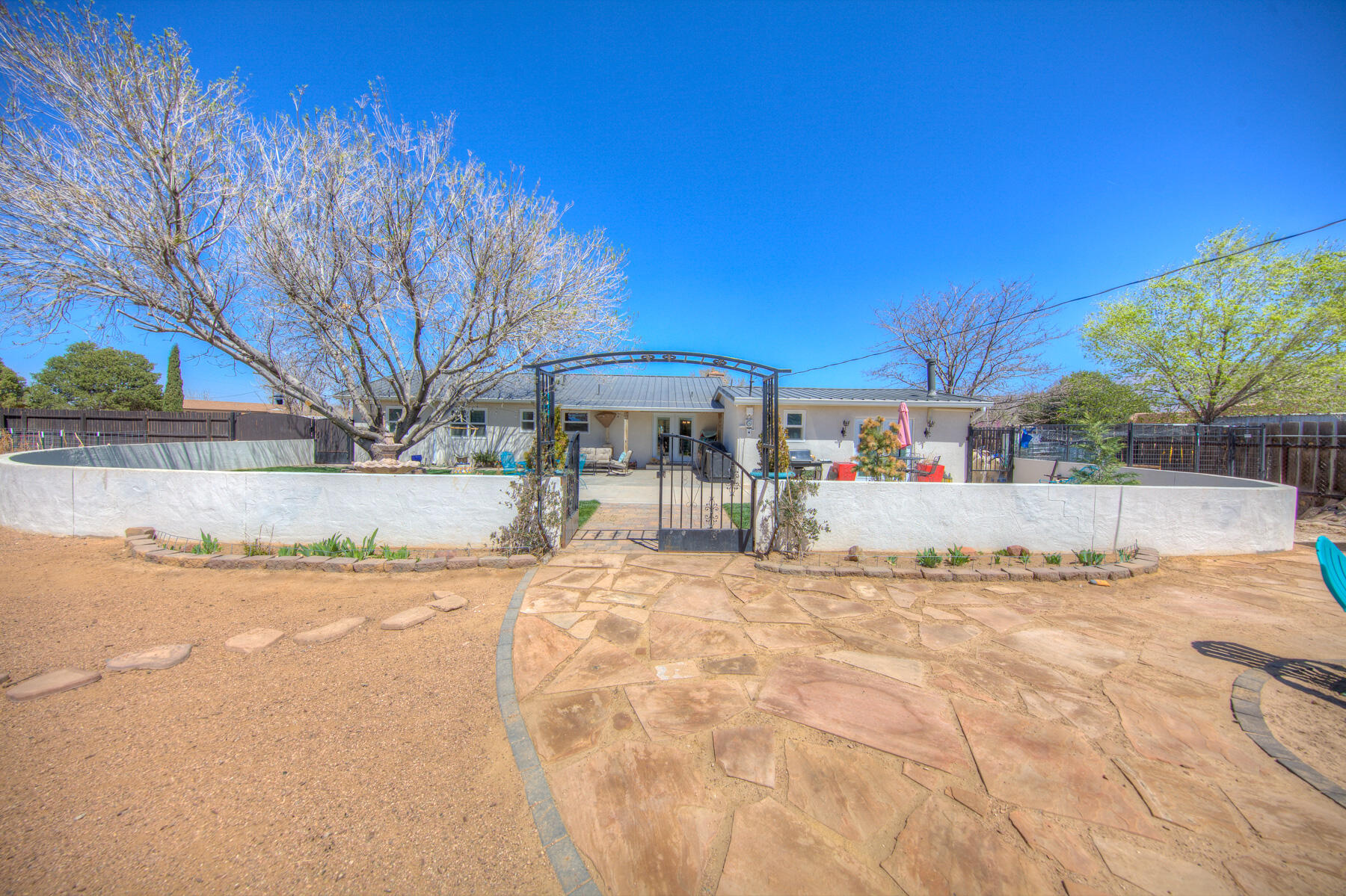 104 CALLE DEL FUEGO NE