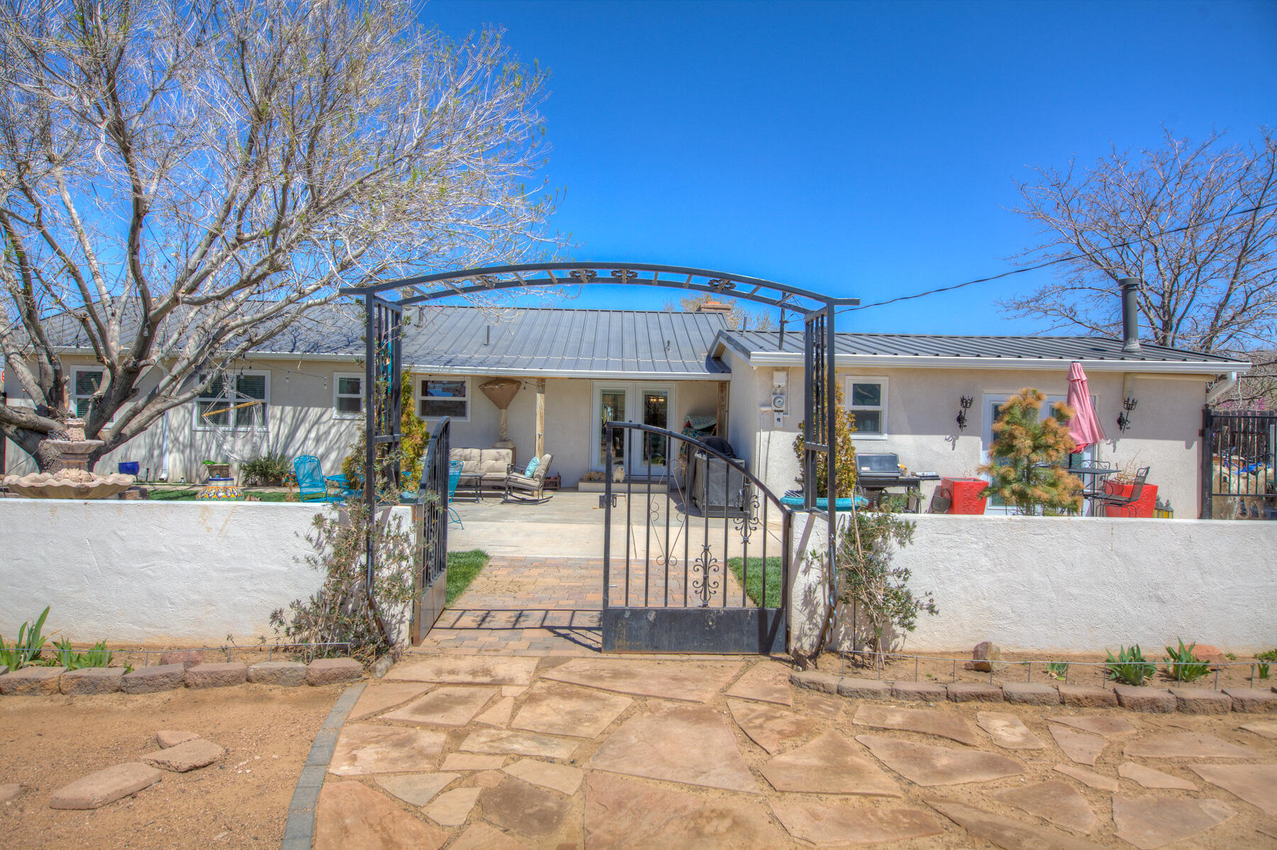 104 CALLE DEL FUEGO NE