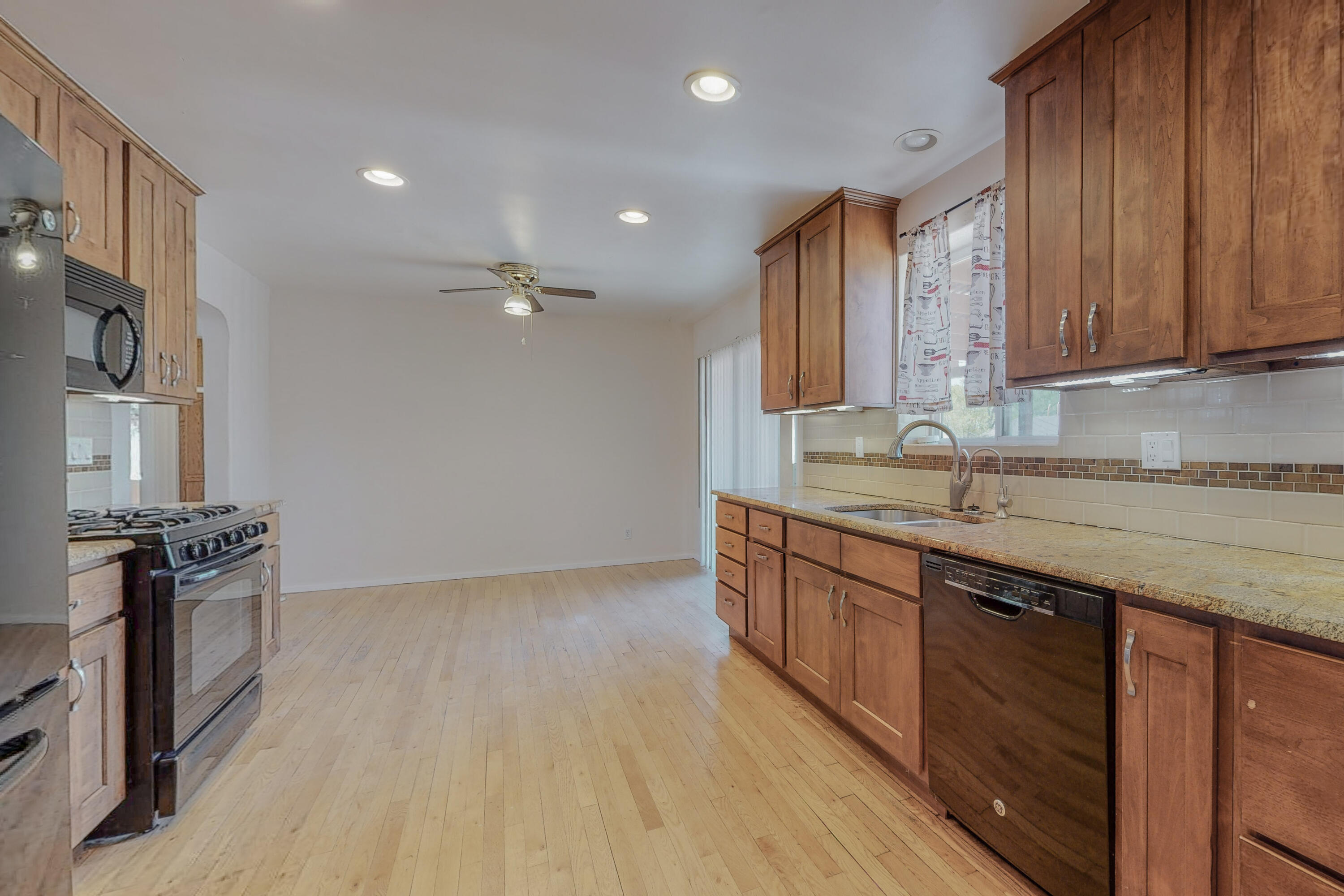 817 CARLISLE Boulevard NE