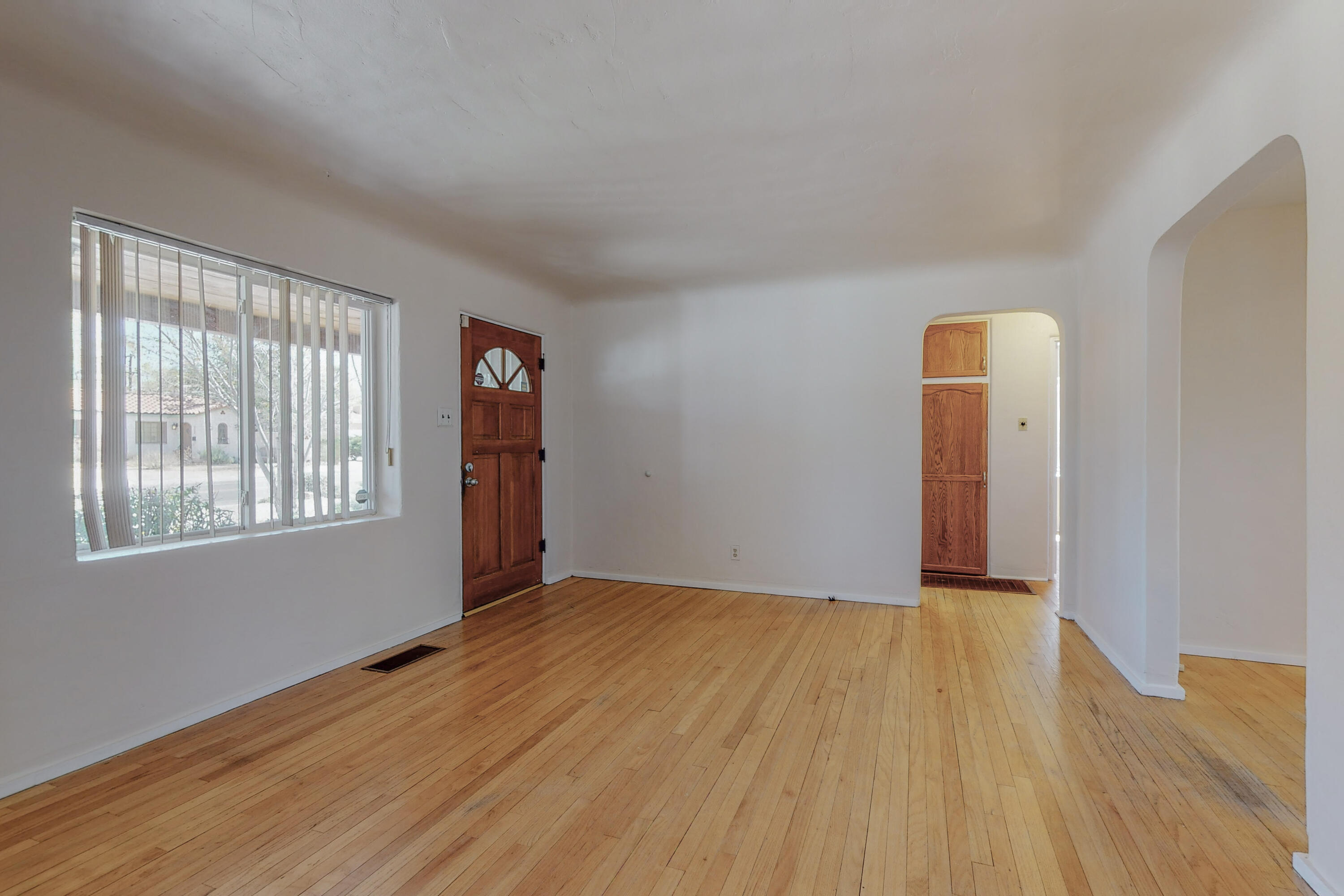 817 CARLISLE Boulevard NE