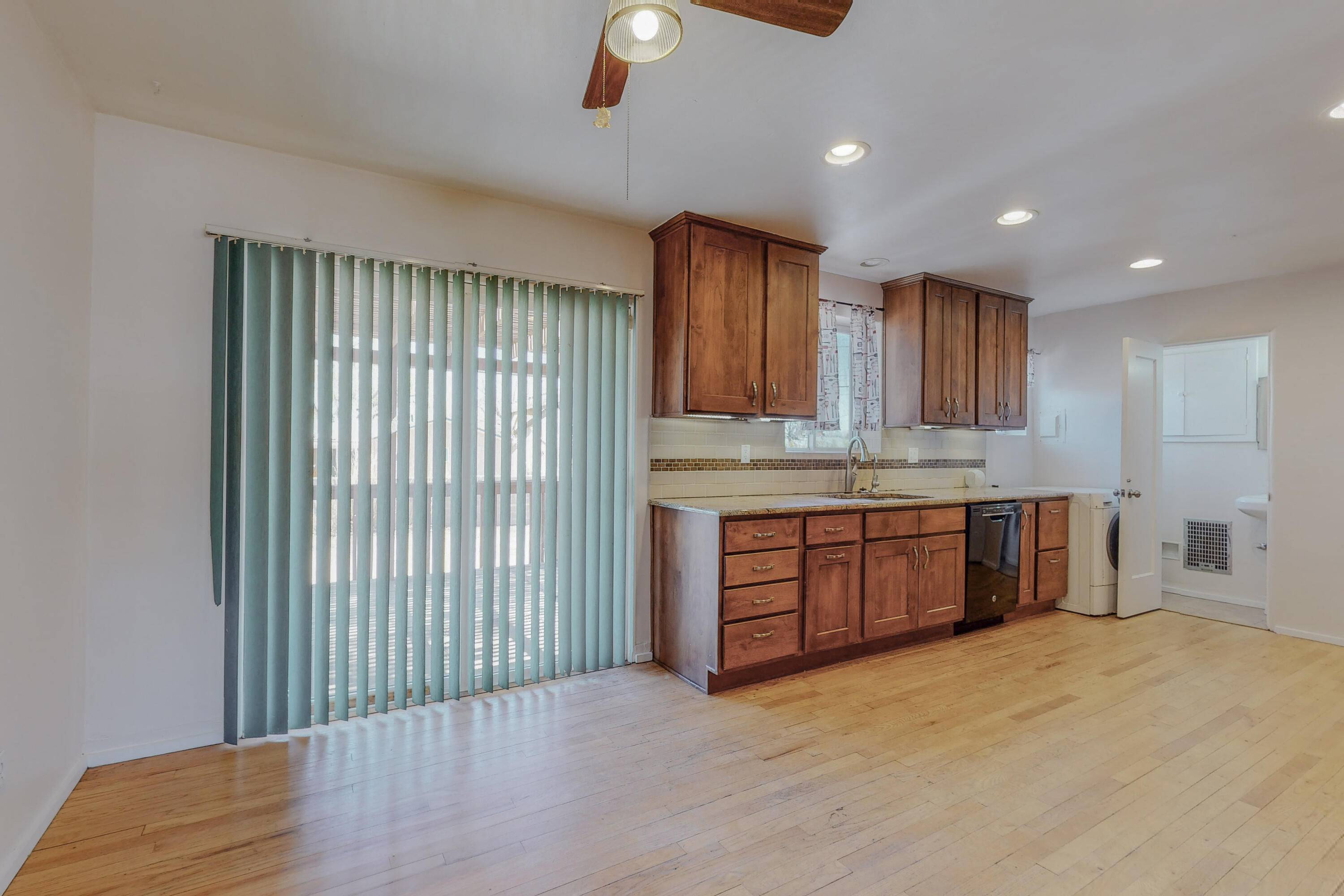 817 CARLISLE Boulevard NE