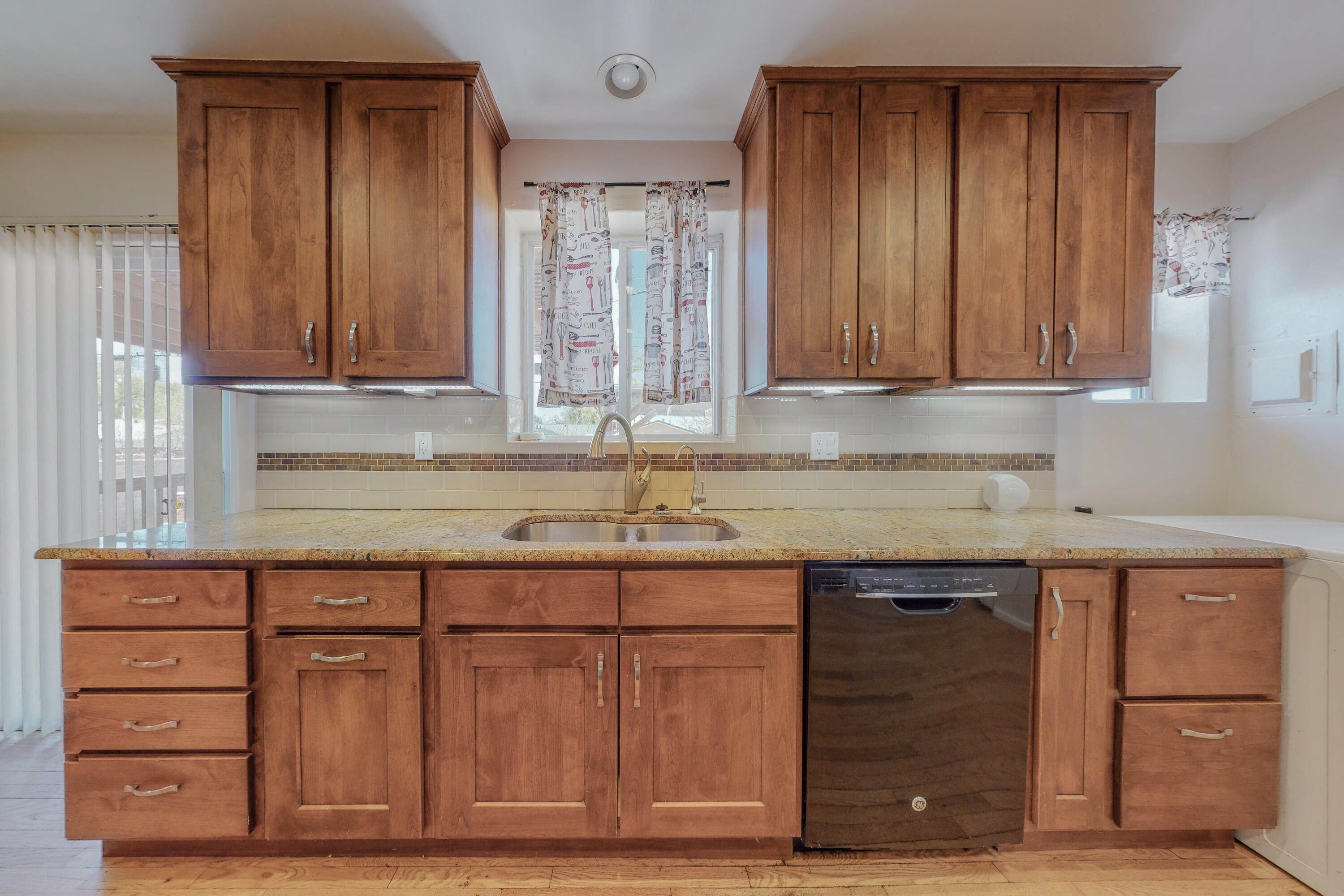 817 CARLISLE Boulevard NE