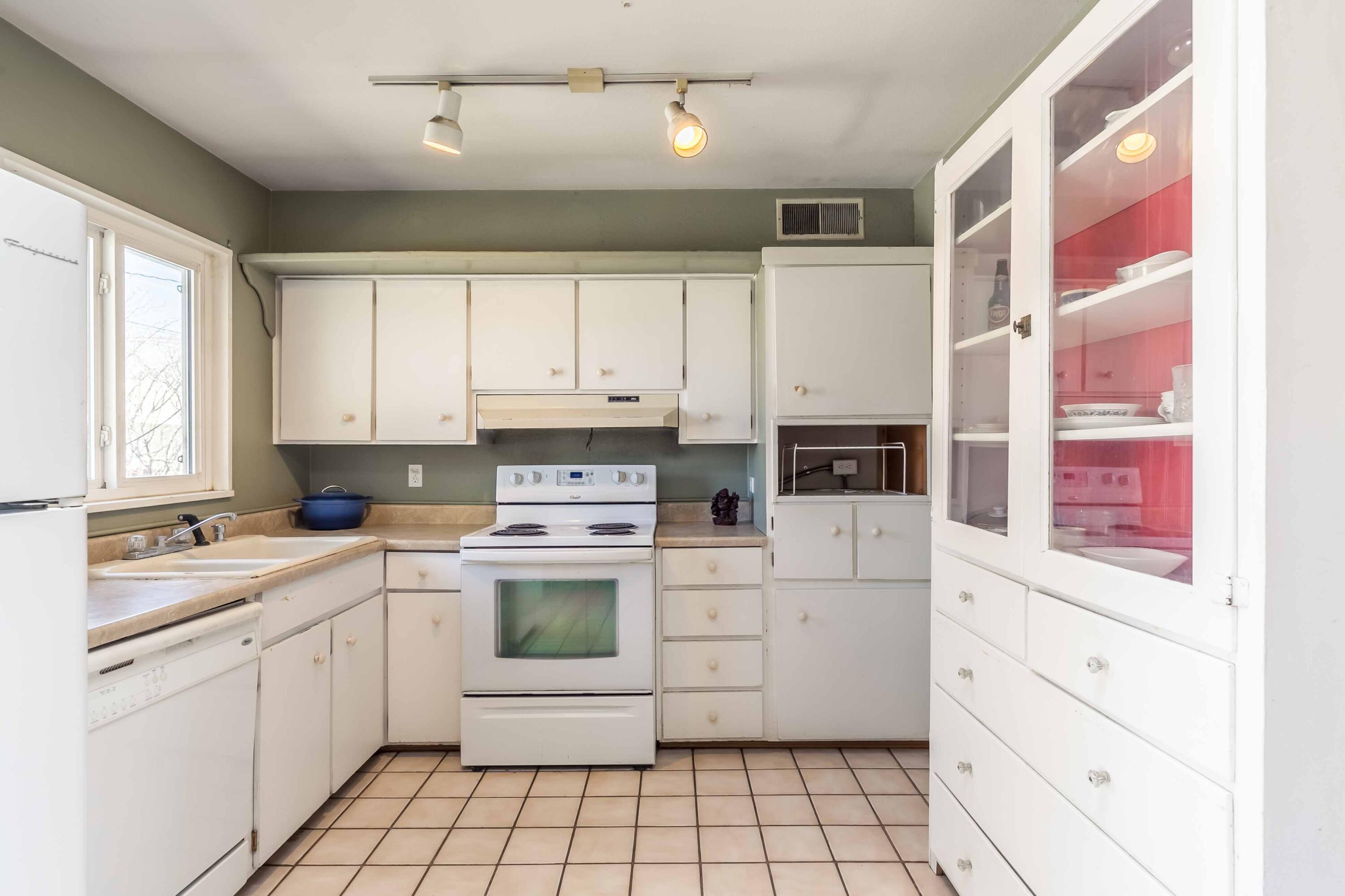 2104 GLORIETA Street NE