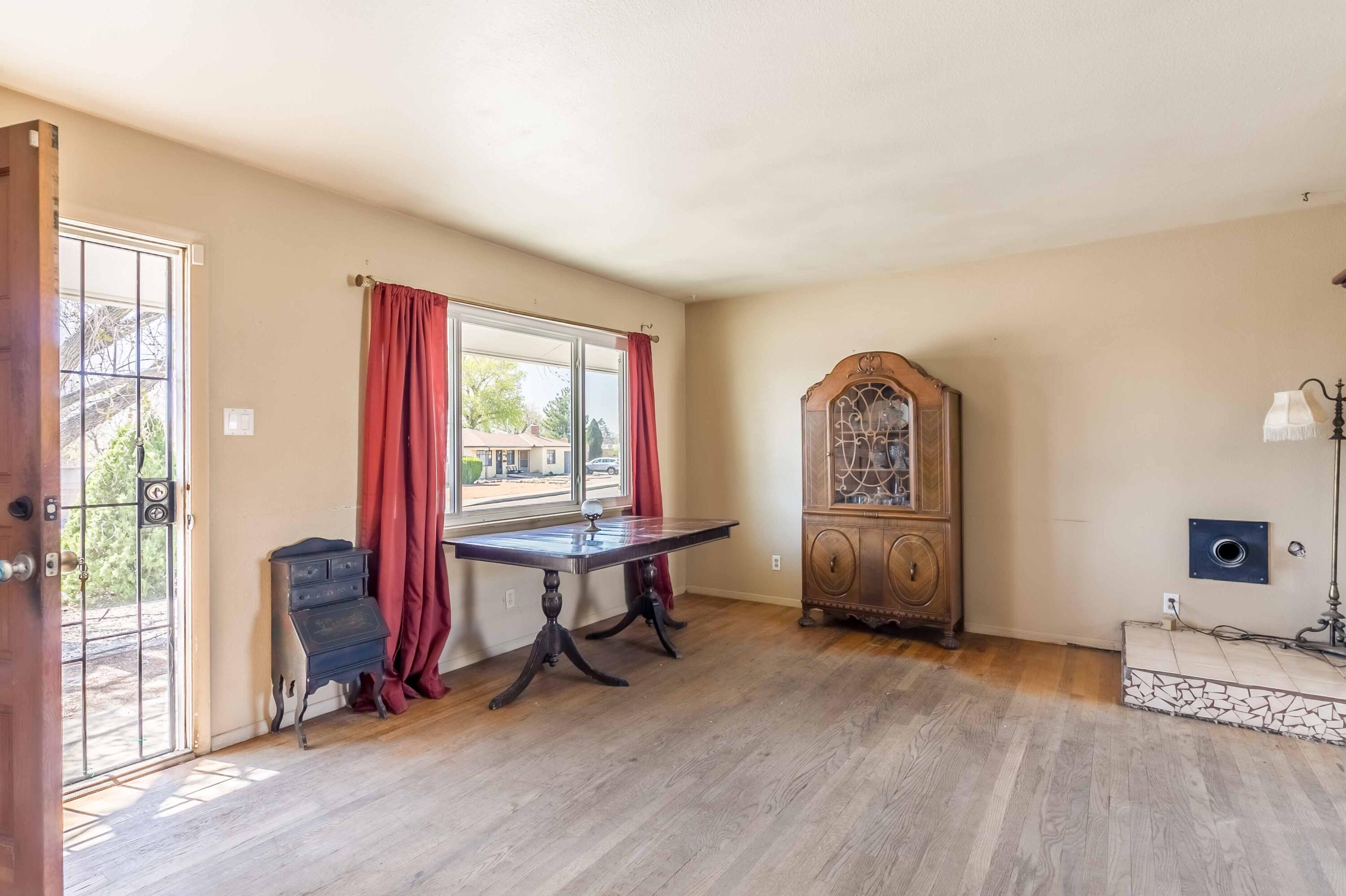 2104 GLORIETA Street NE
