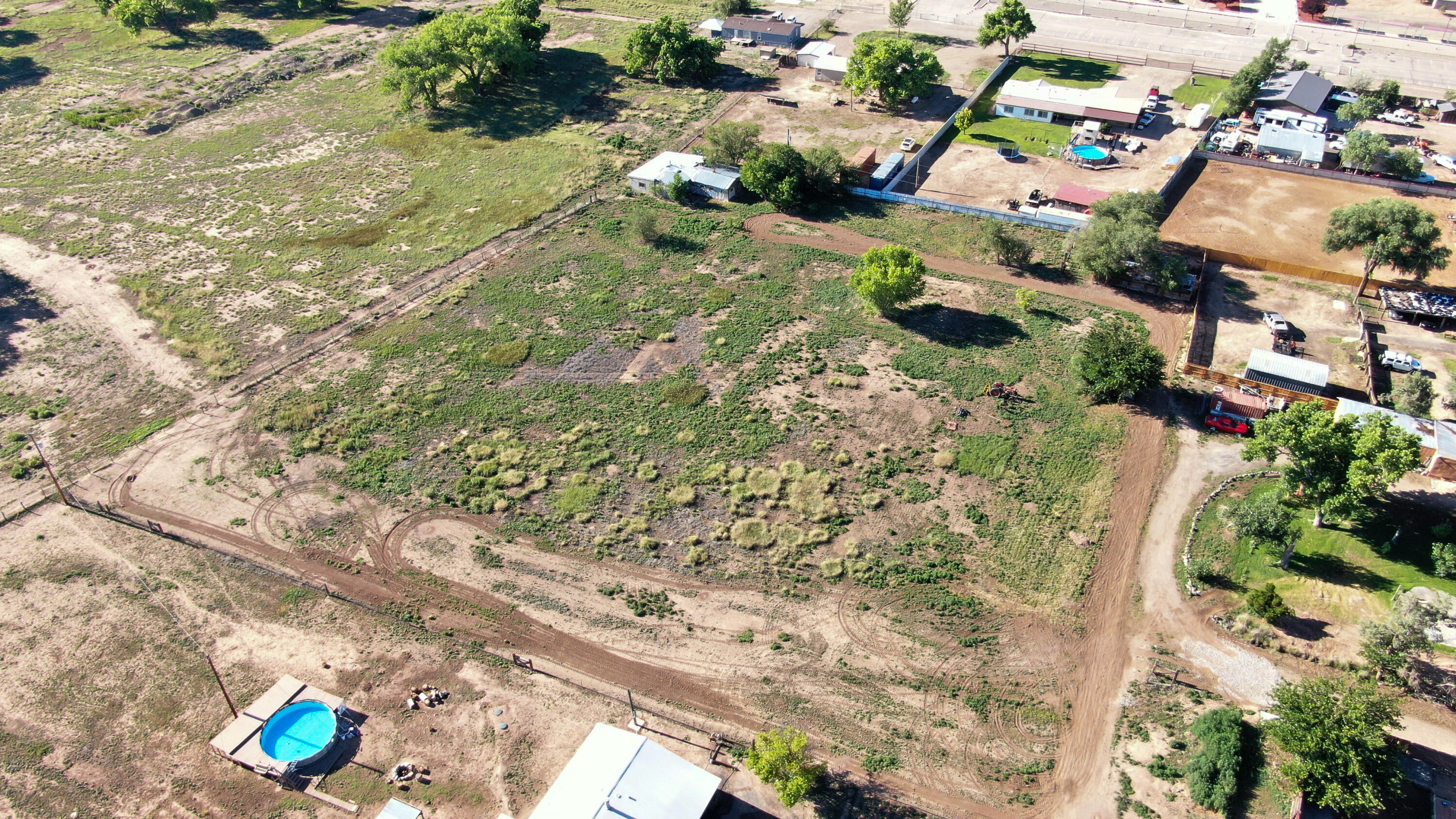 Servis Farm (12B3,25,7N,2E) Rd Road