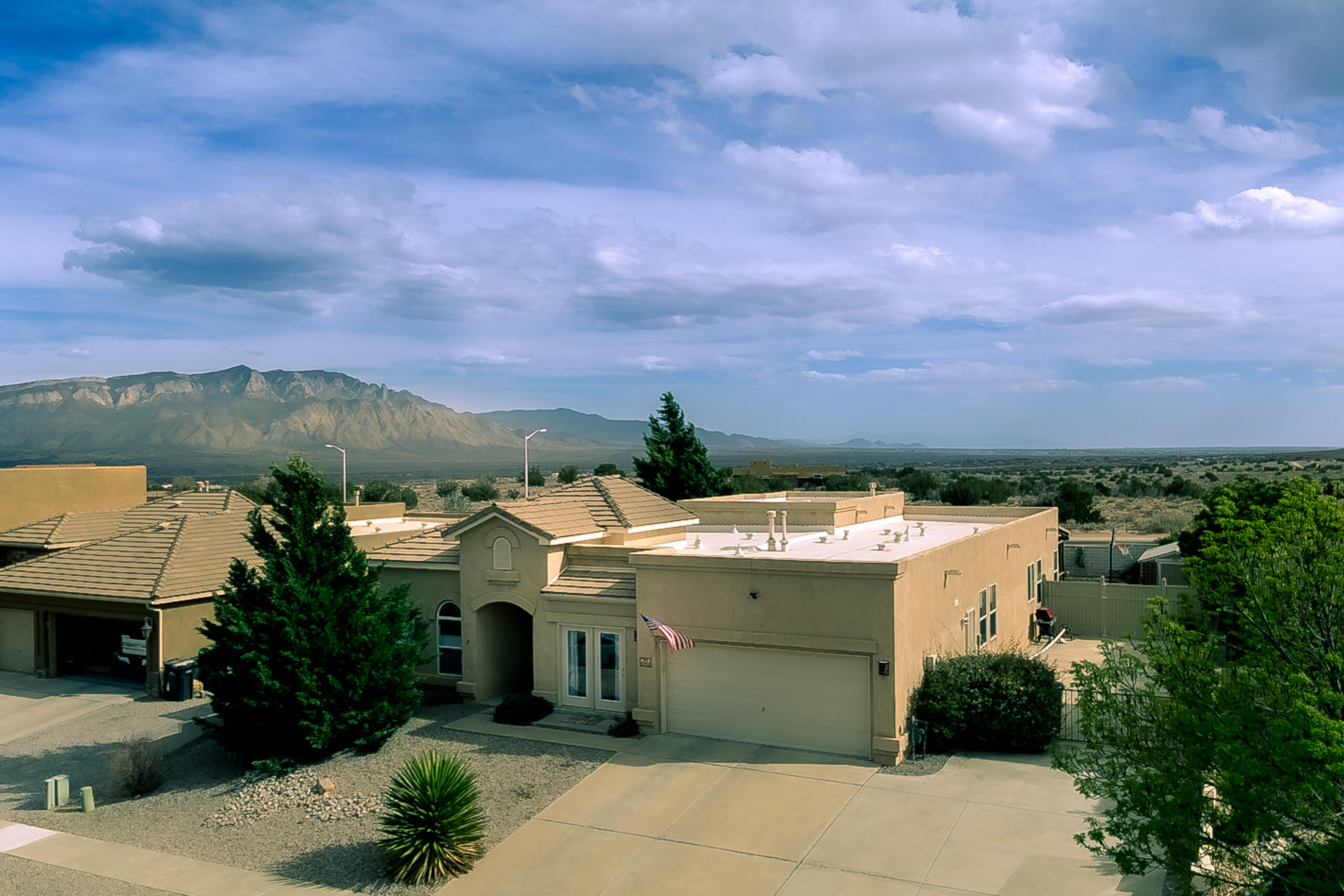 4944 NIGHT HAWK Court NE