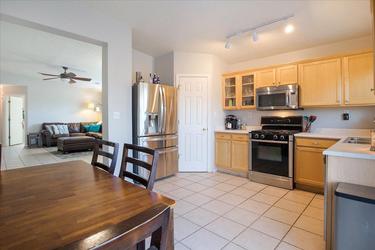 8101 RANCHO SEGURO NW