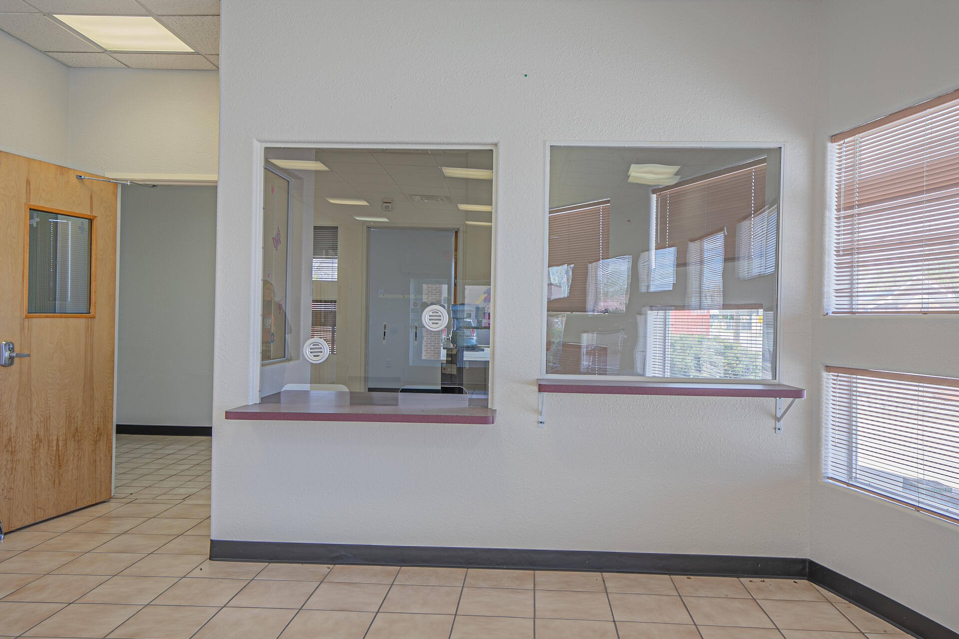 911 W CASTILLO Avenue