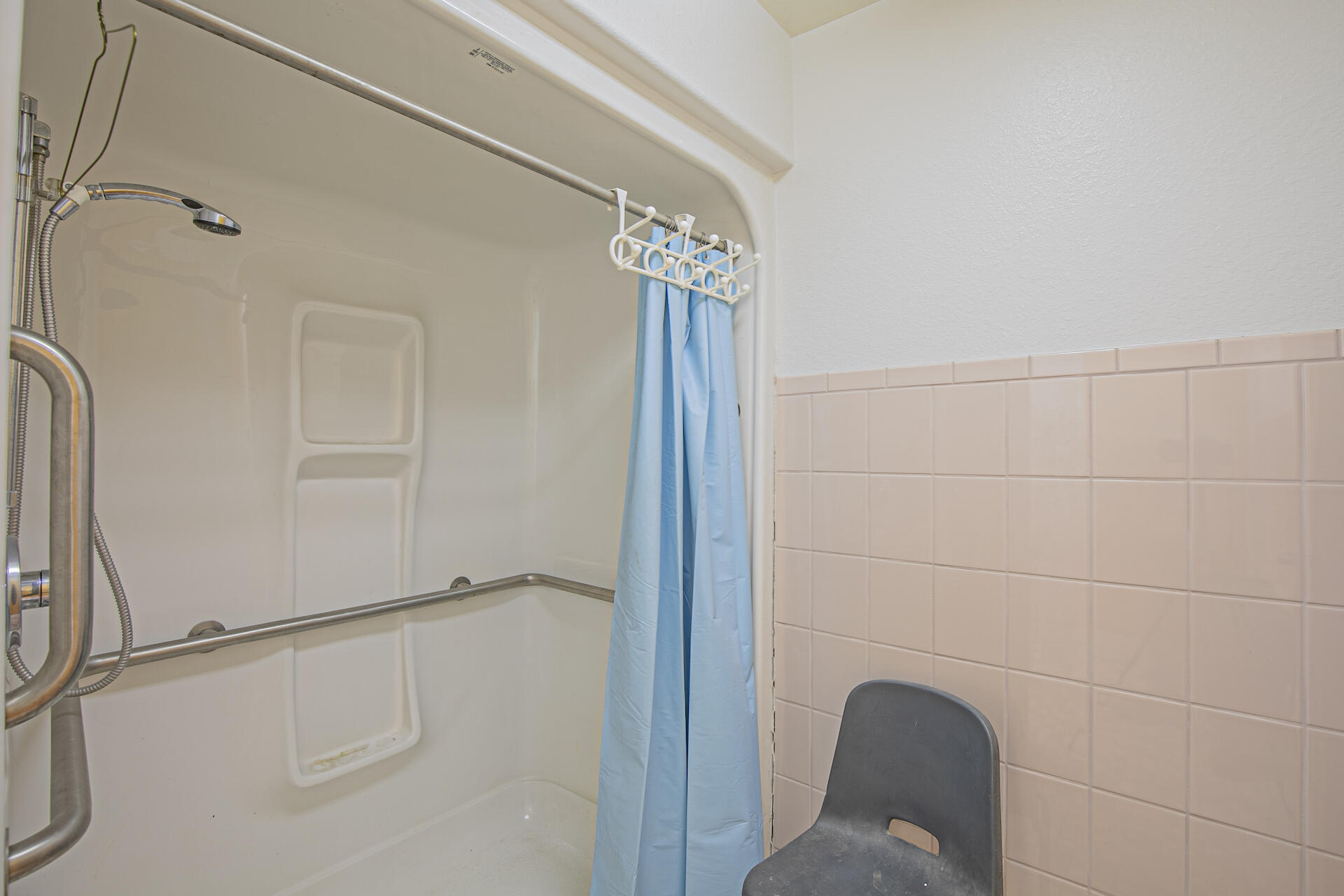 911 W CASTILLO Avenue