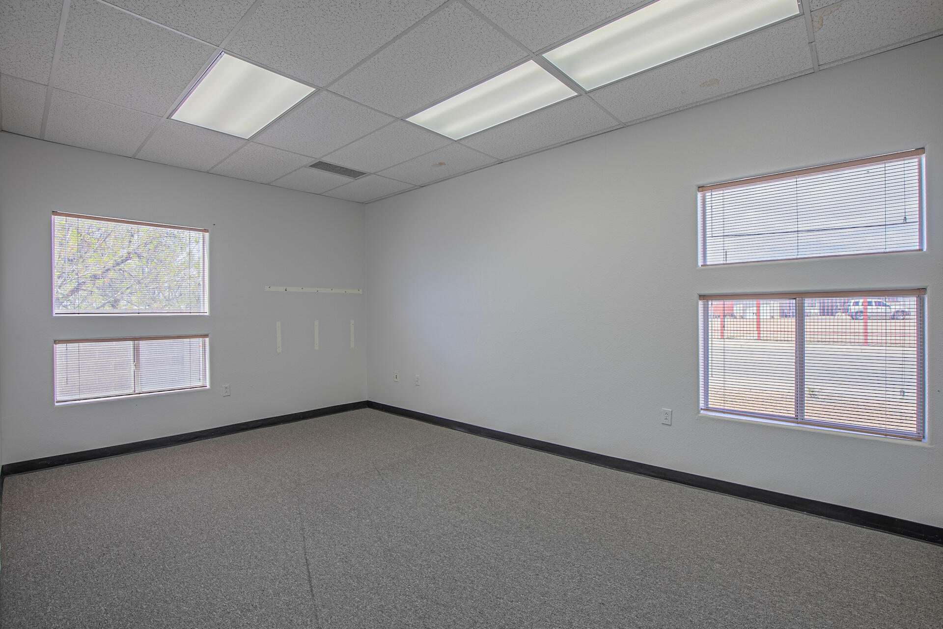 911 W CASTILLO Avenue