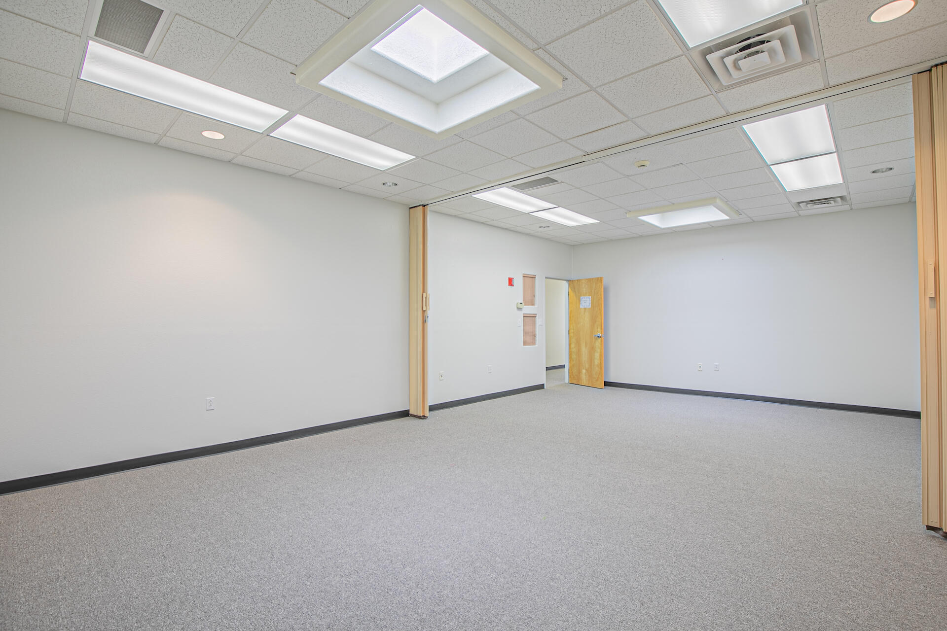 911 W CASTILLO Avenue