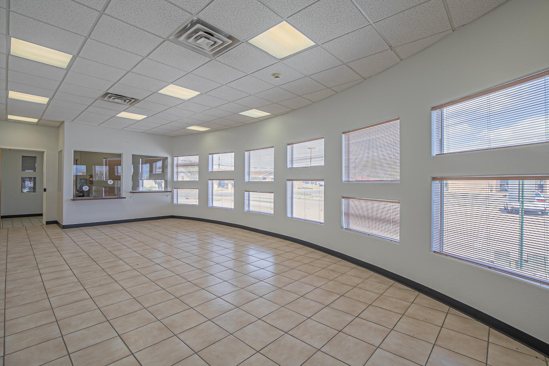 911 W CASTILLO Avenue