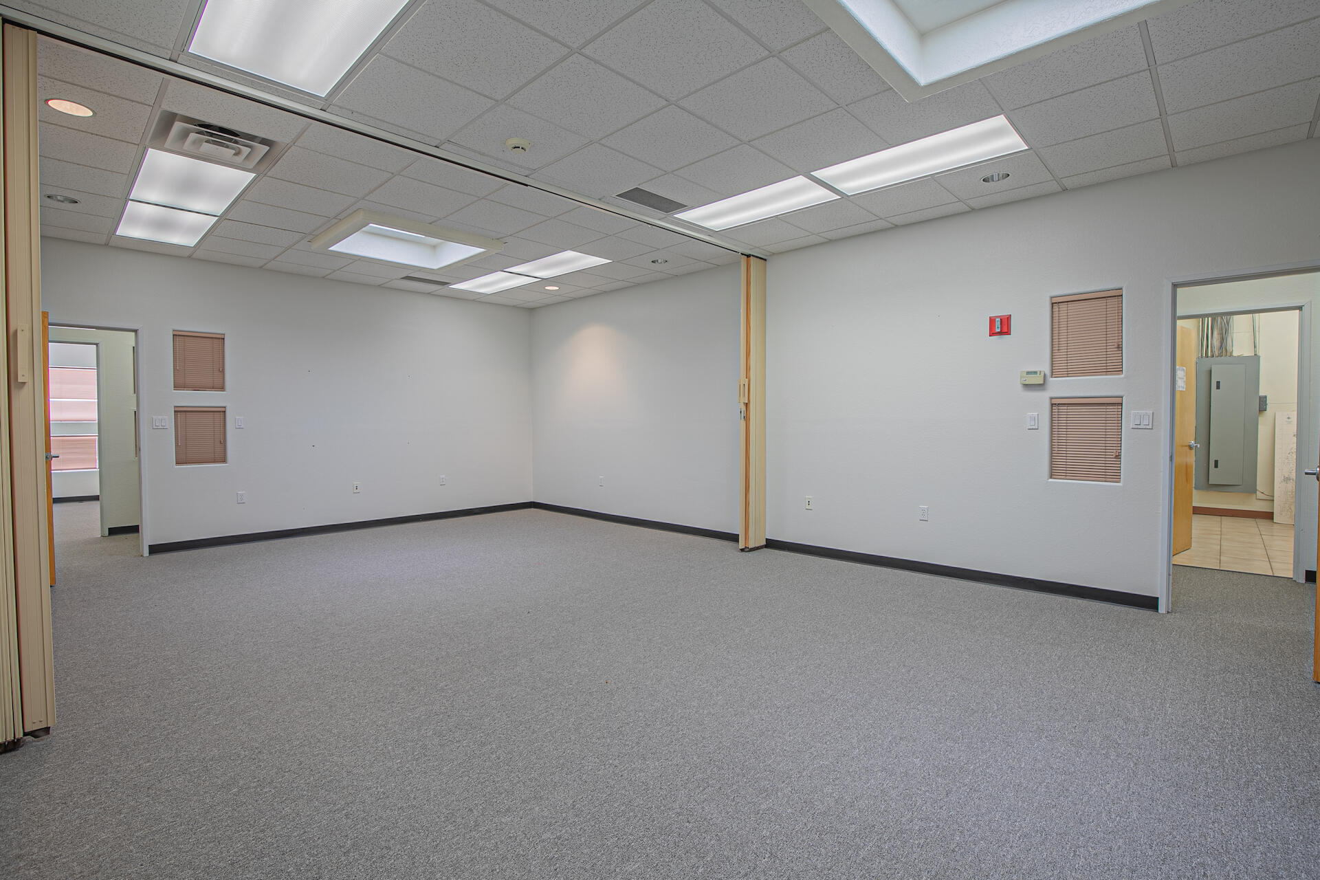 911 W CASTILLO Avenue