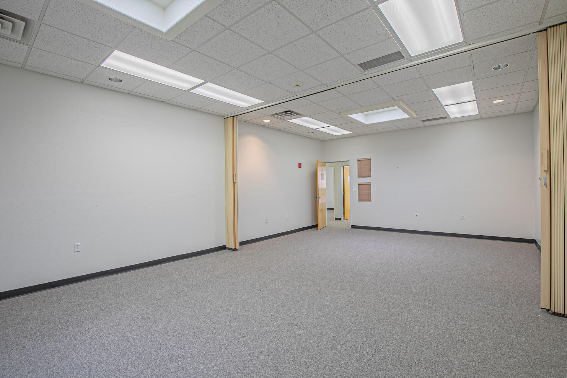 911 W CASTILLO Avenue