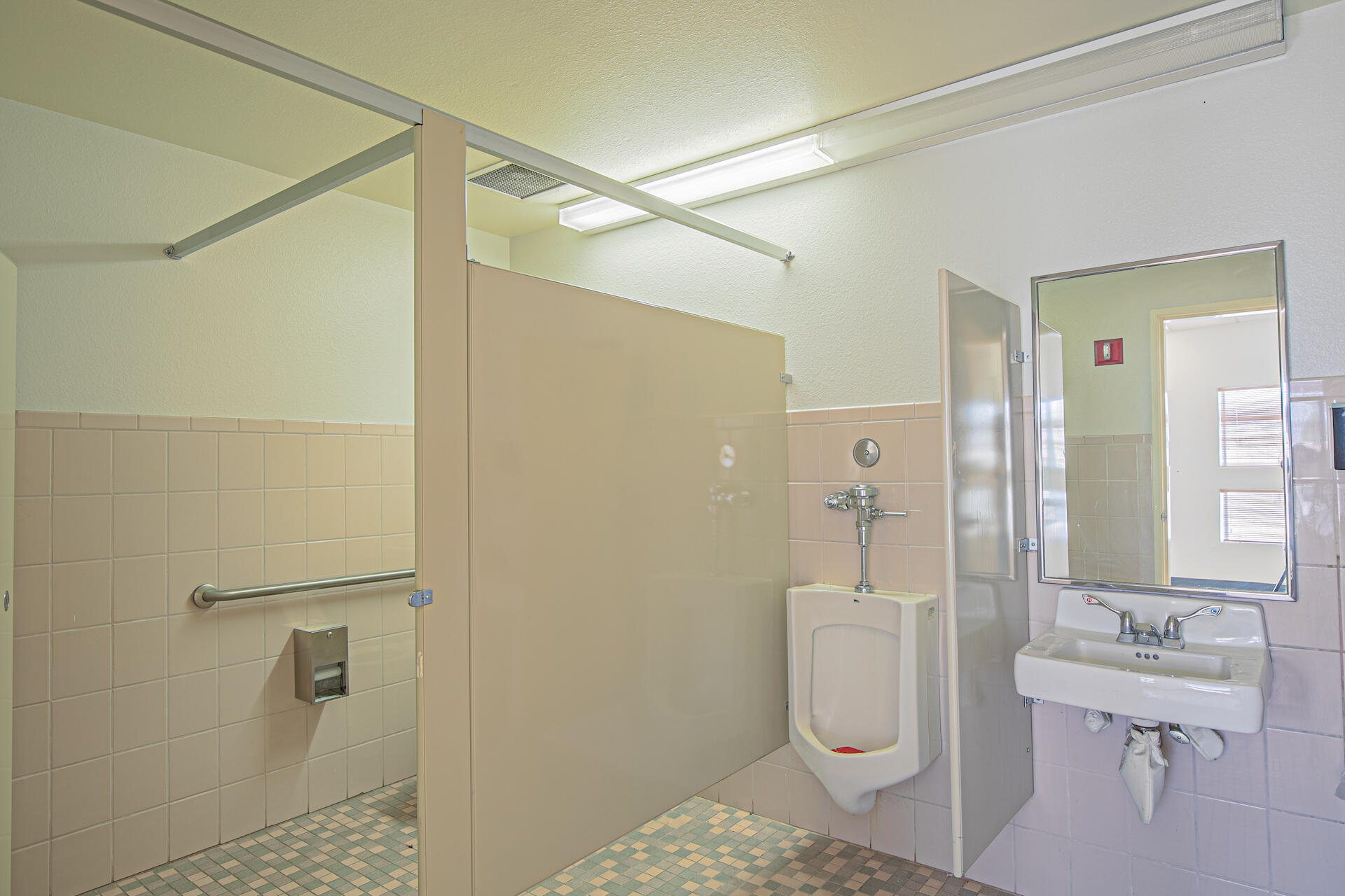 911 W CASTILLO Avenue