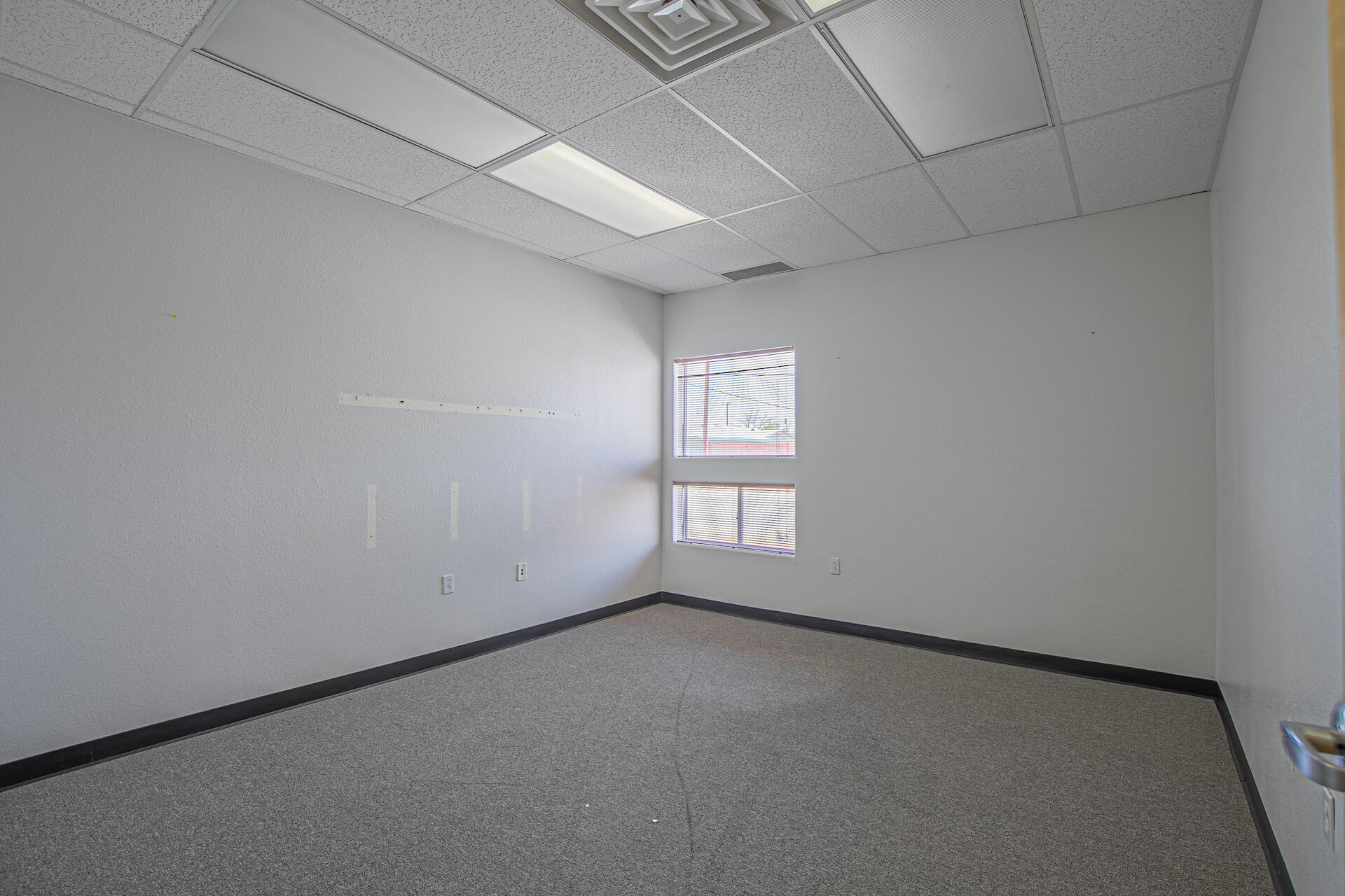 911 W CASTILLO Avenue