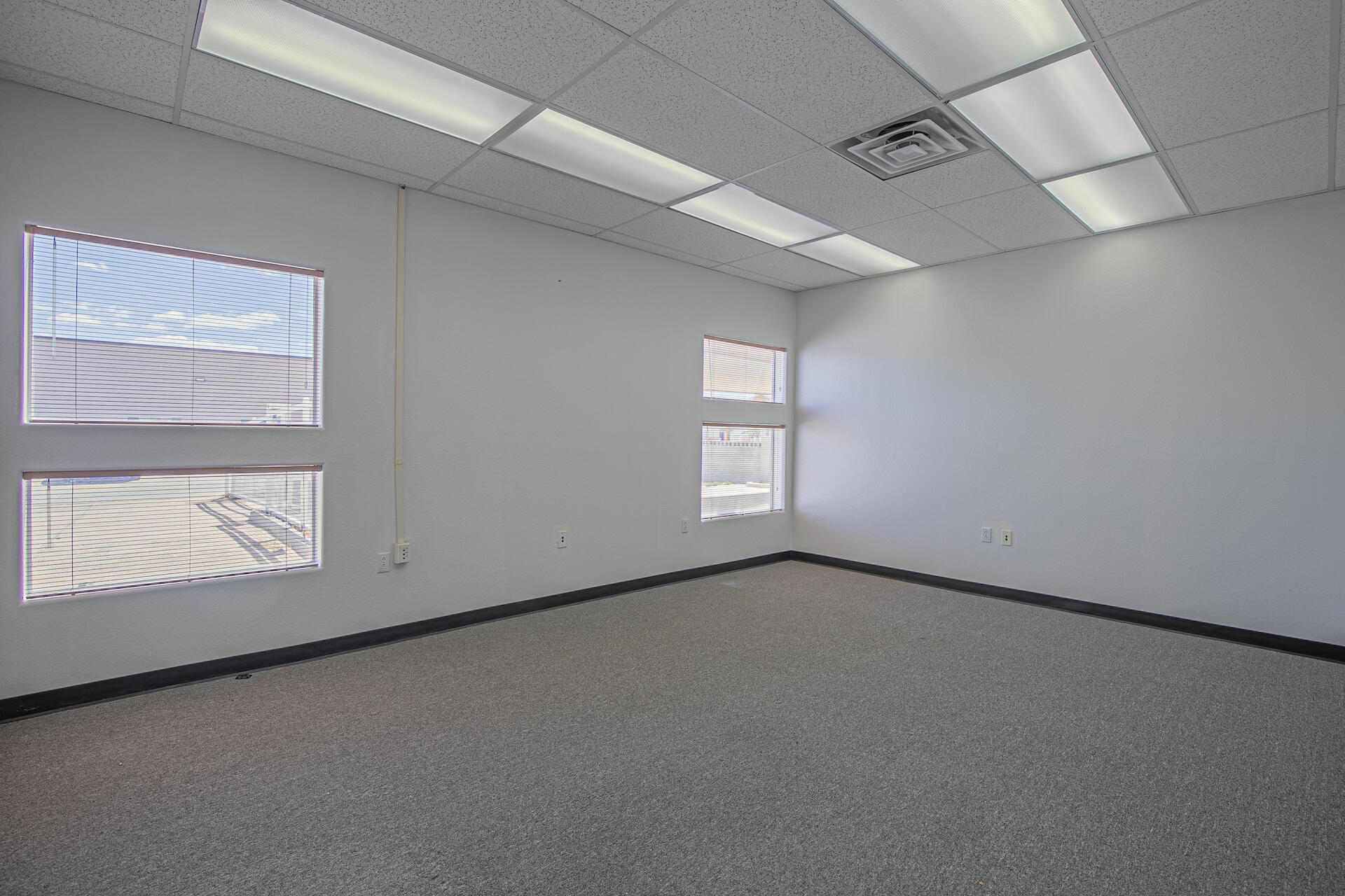 911 W CASTILLO Avenue