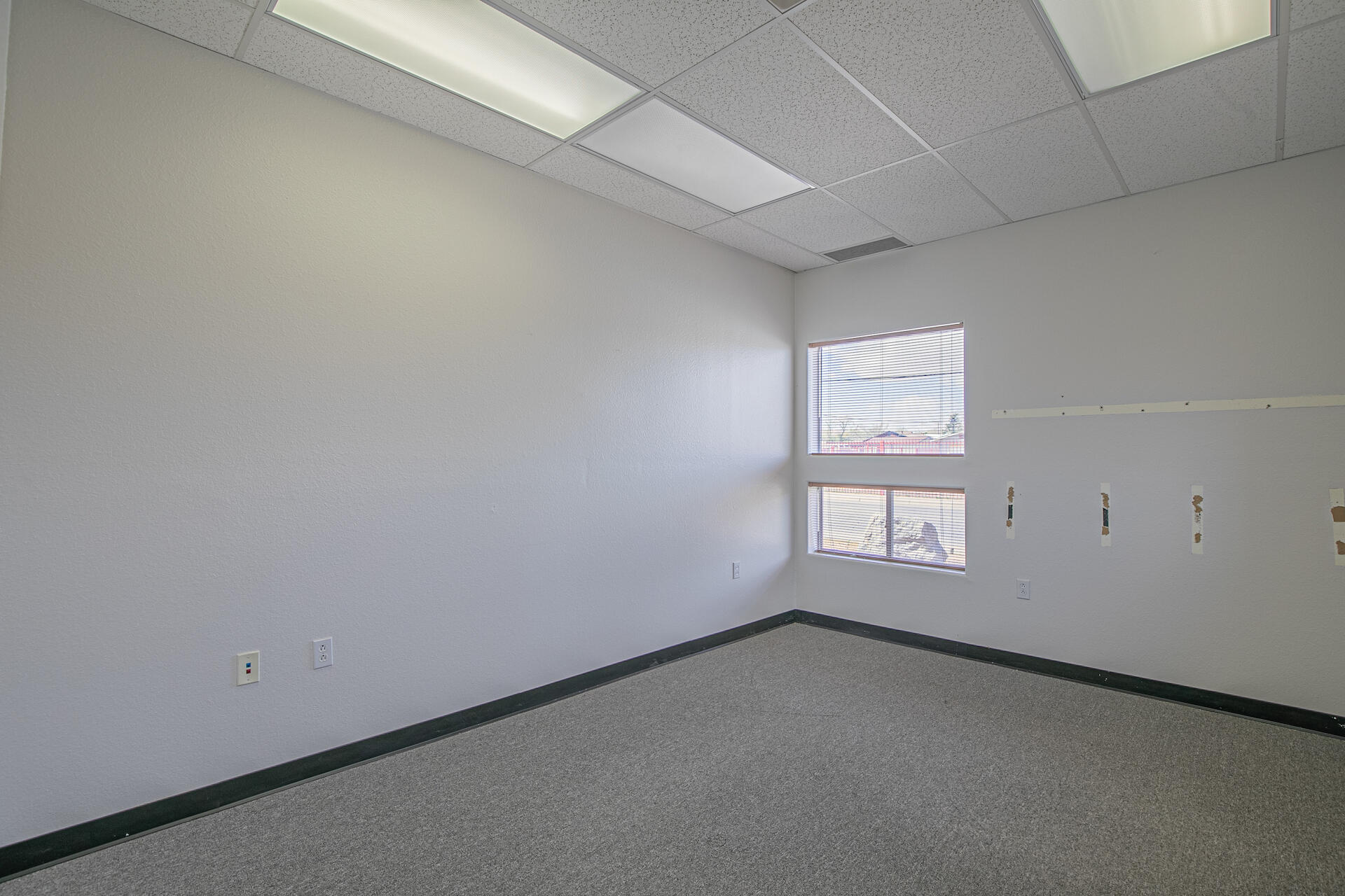 911 W CASTILLO Avenue