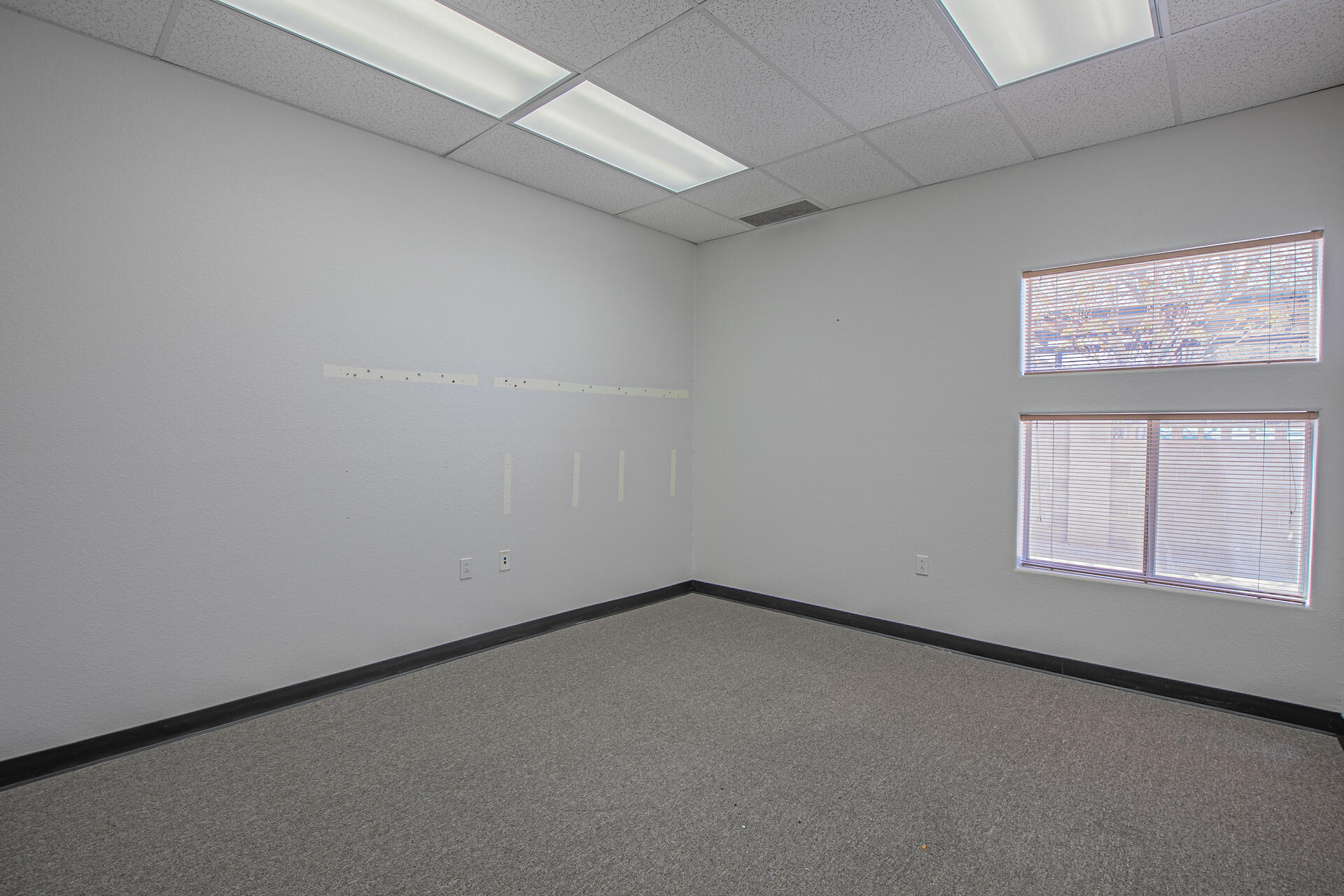 911 W CASTILLO Avenue