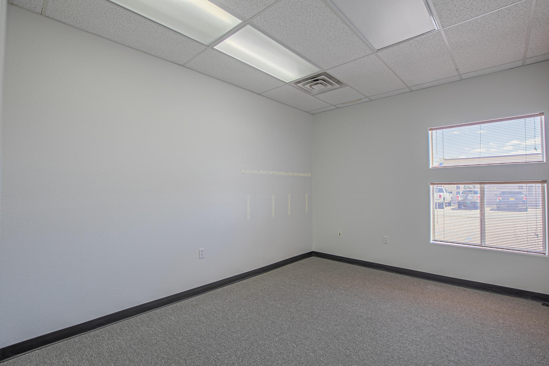 911 W CASTILLO Avenue