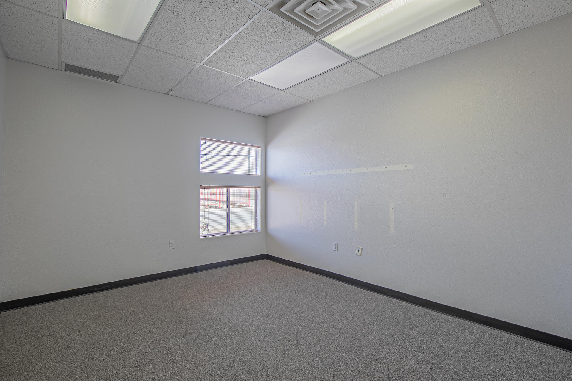 911 W CASTILLO Avenue