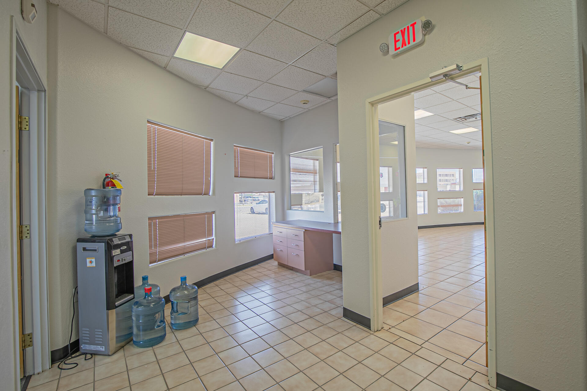 911 W CASTILLO Avenue