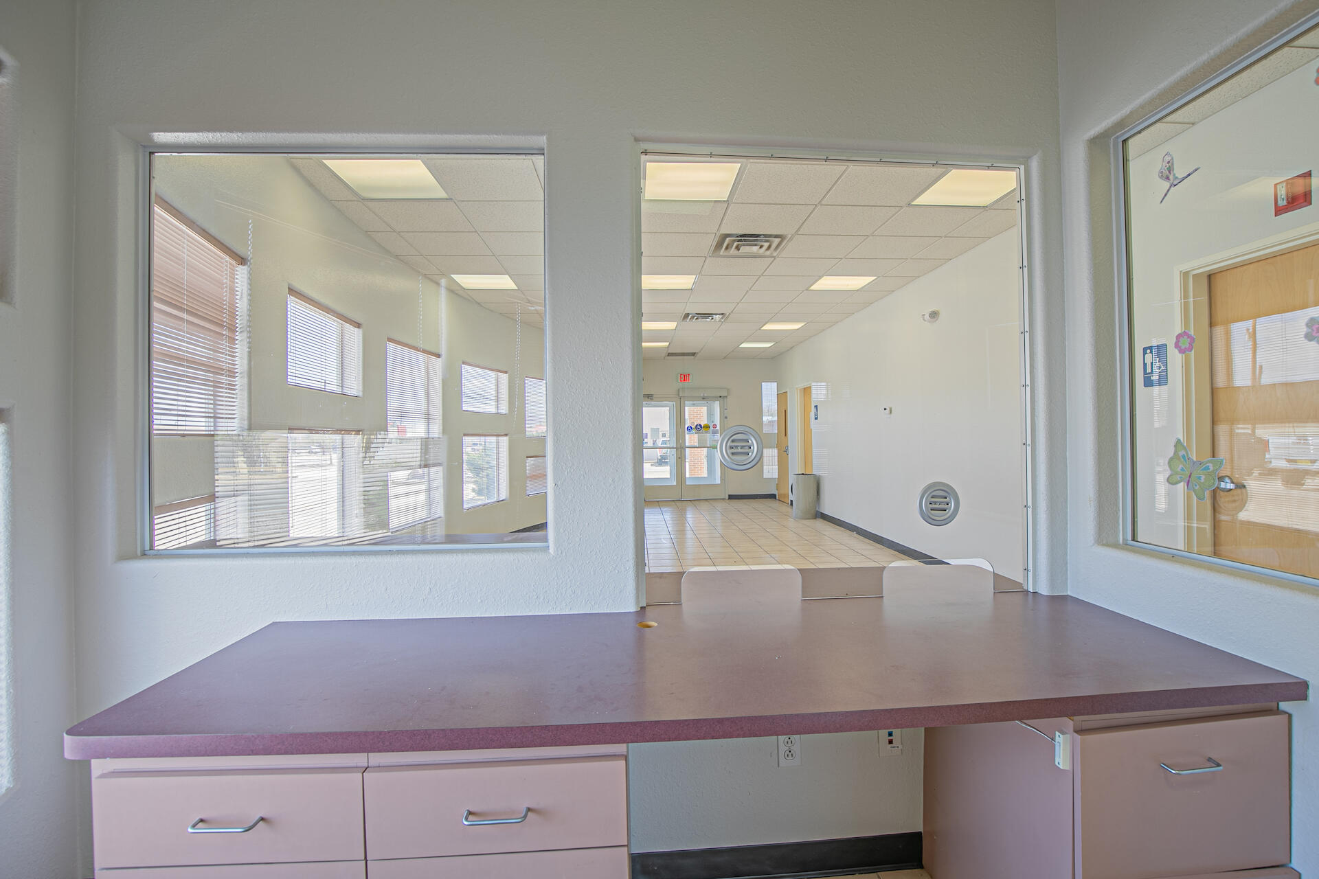 911 W CASTILLO Avenue