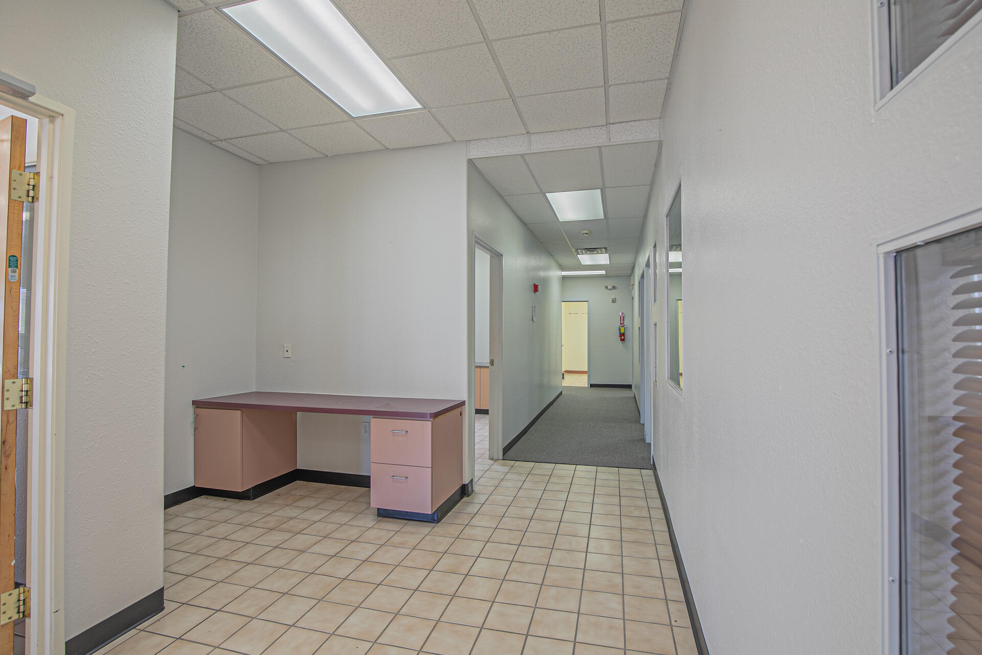 911 W CASTILLO Avenue