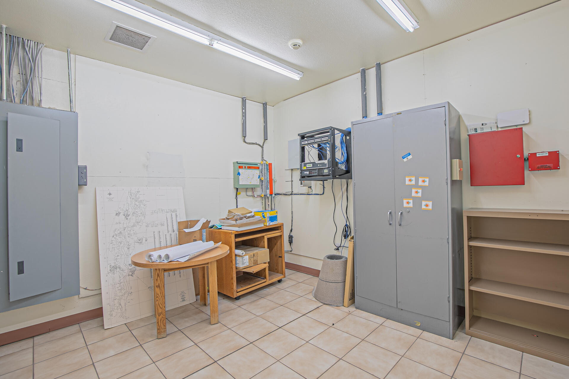 911 W CASTILLO Avenue