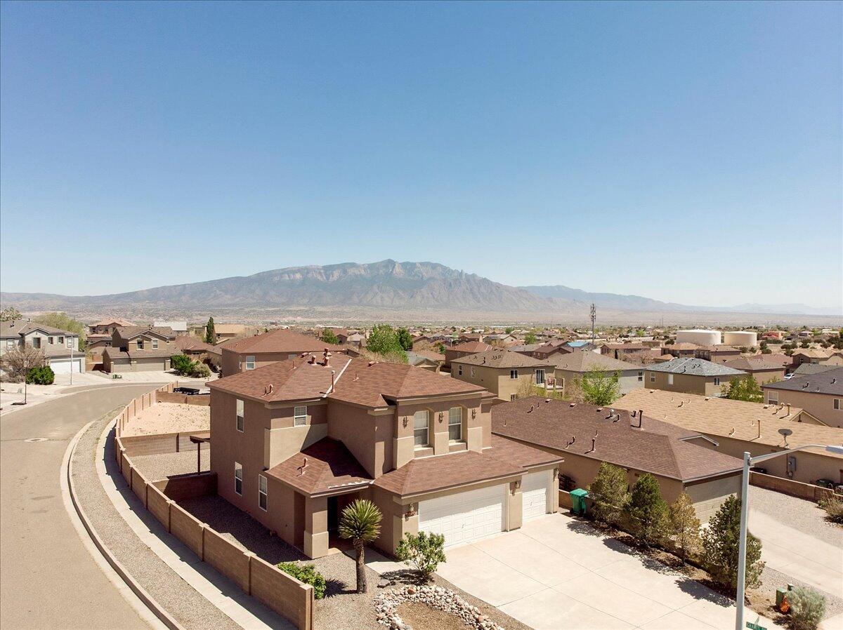 5224 HOBBS Drive NE