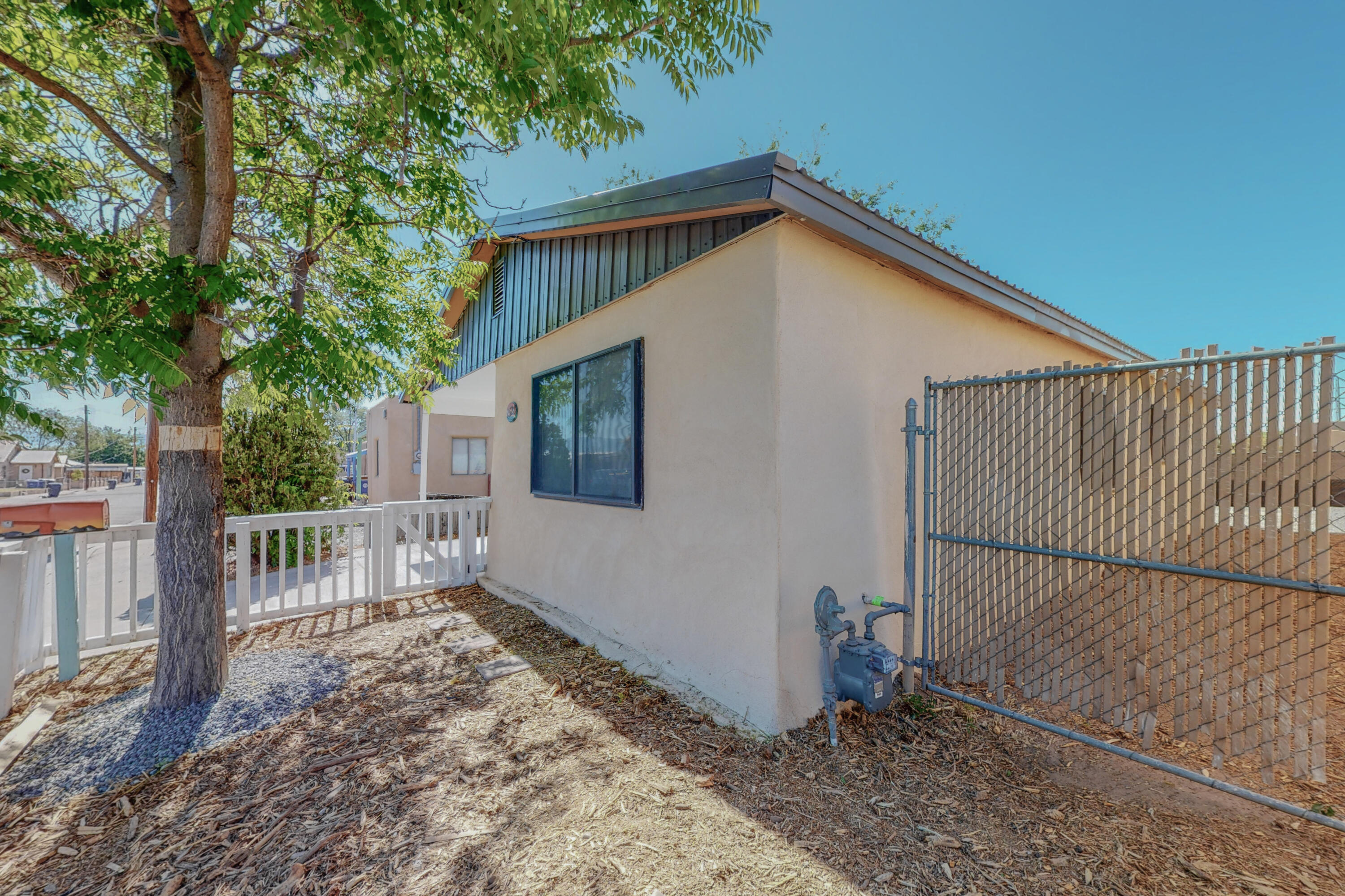 2628 FLORAL Road NW