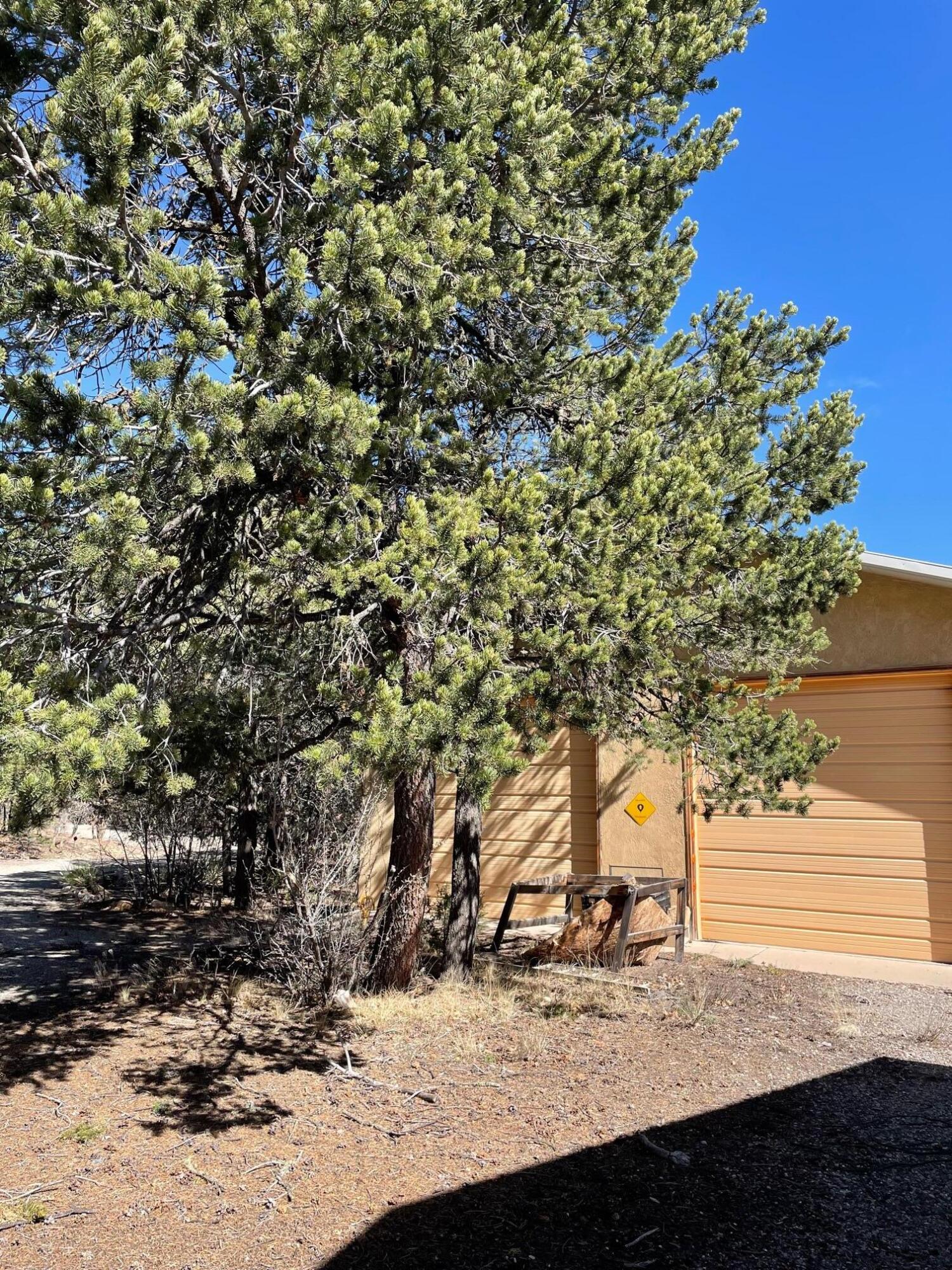 123/124 WHISPERING PINES Road