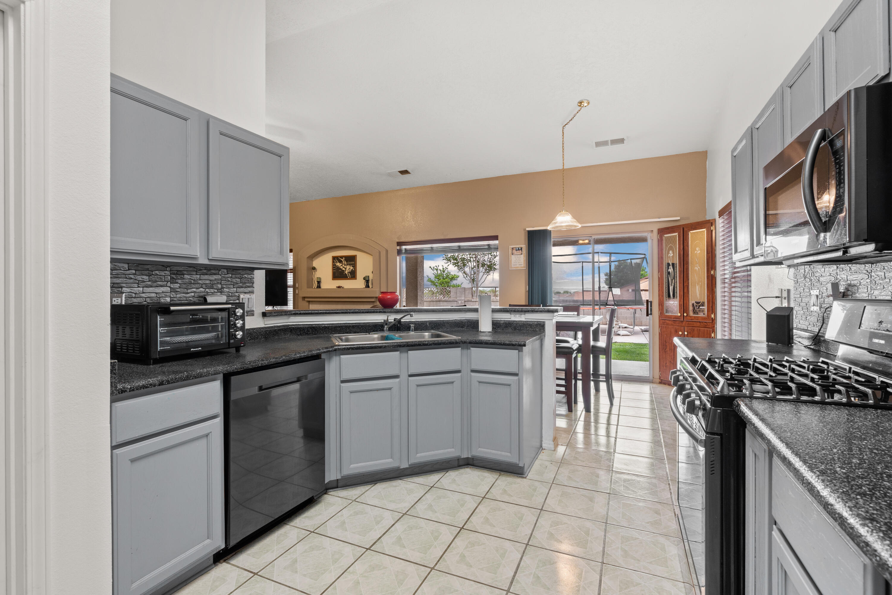 1316 SUMMERFIELD Place SW