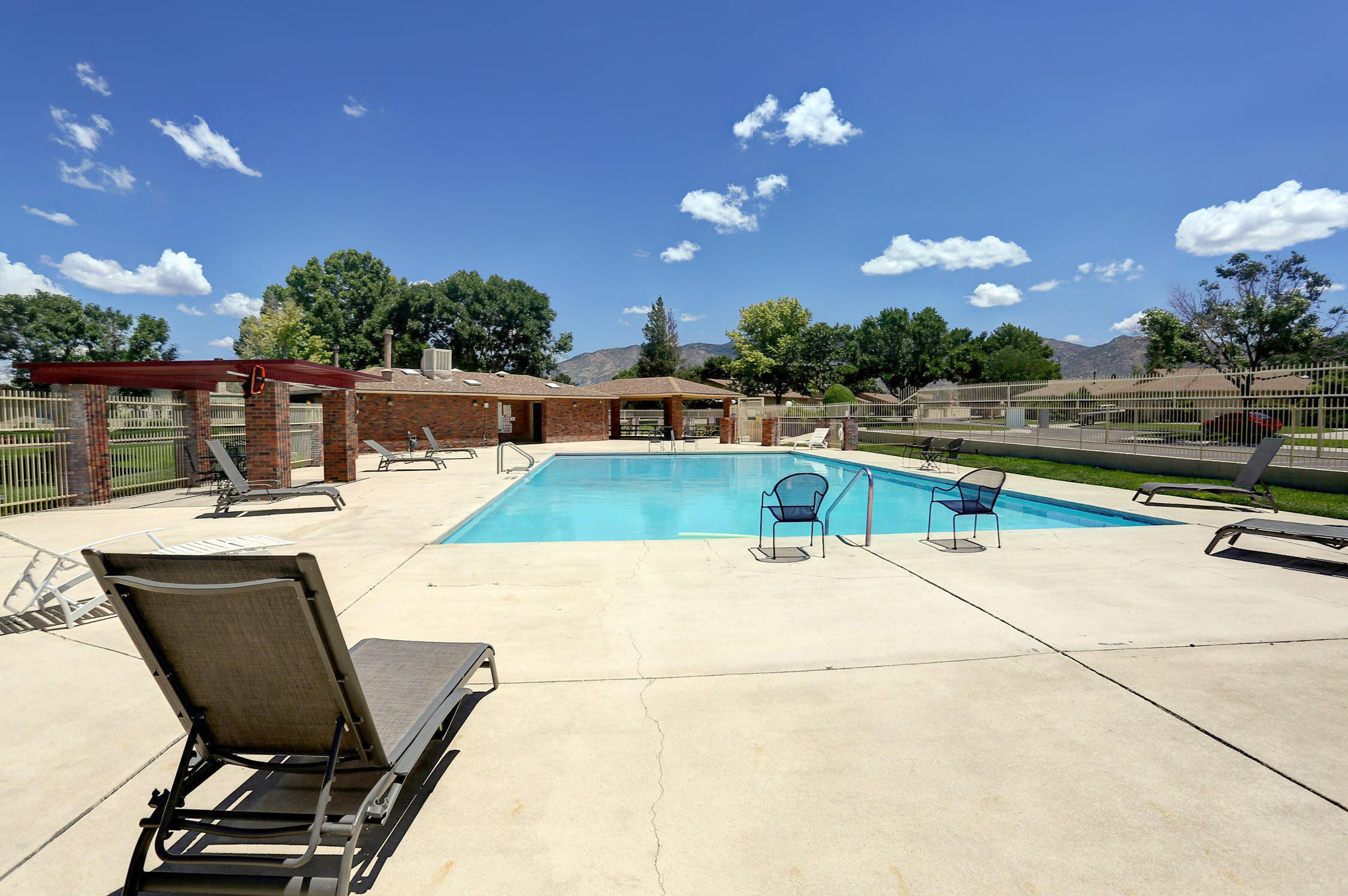 10829 TOWNE PARK Drive NE