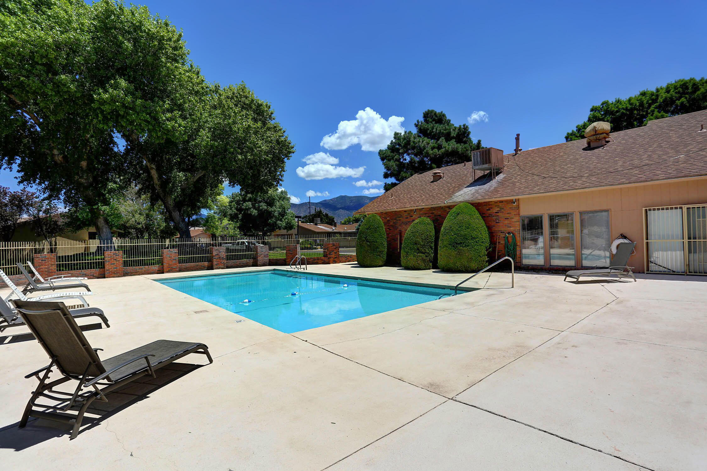 10829 TOWNE PARK Drive NE