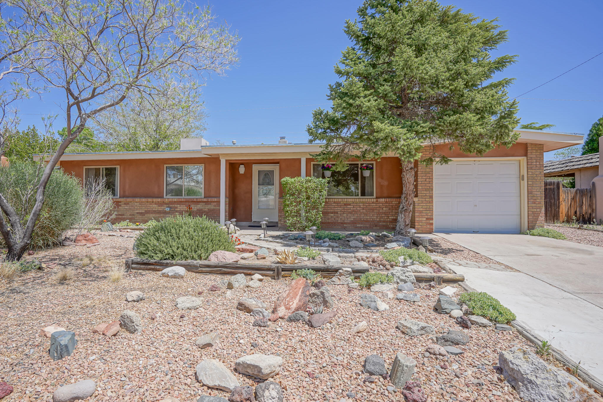 1824 SANDLER Court NE