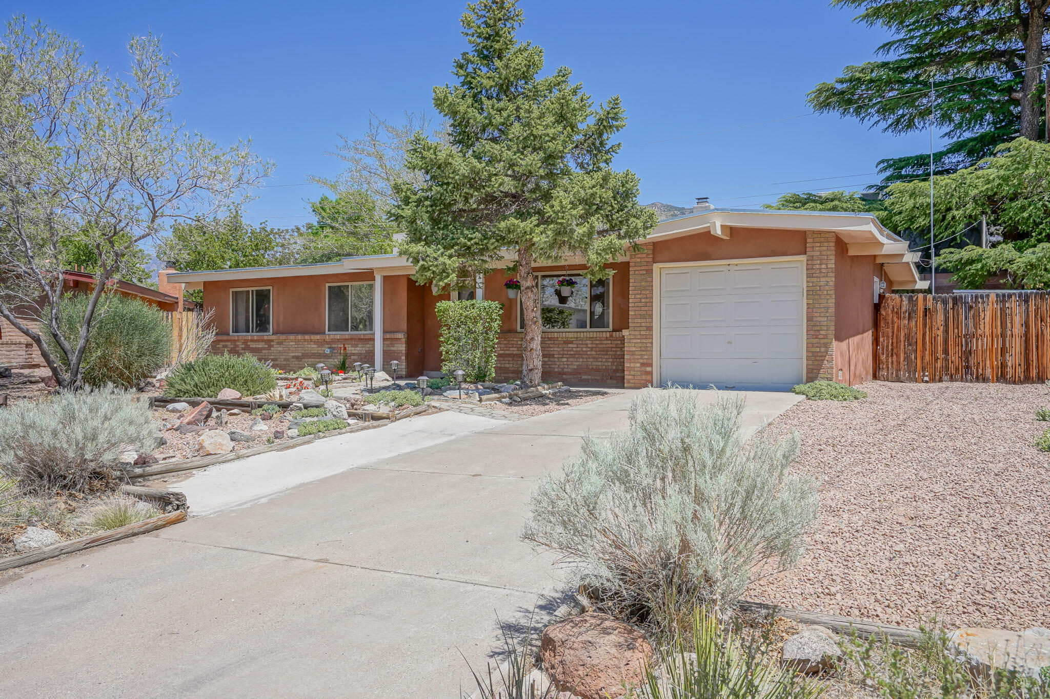 1824 SANDLER Court NE