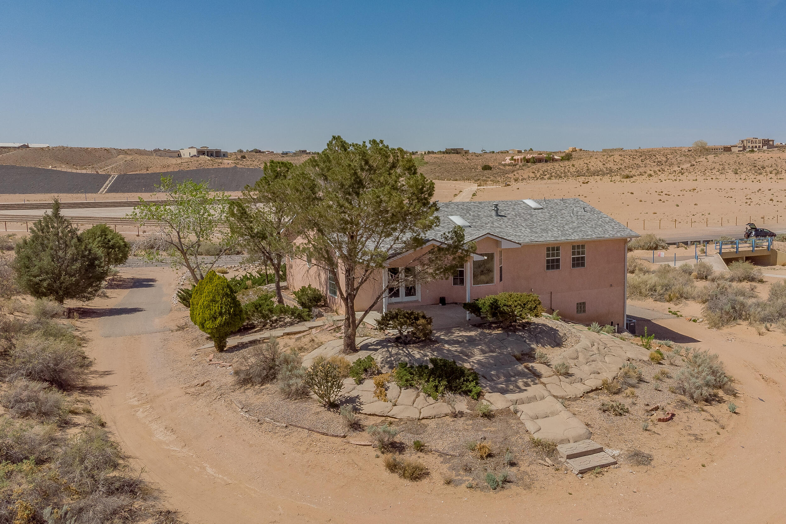 1108 SARATOGA Drive NE