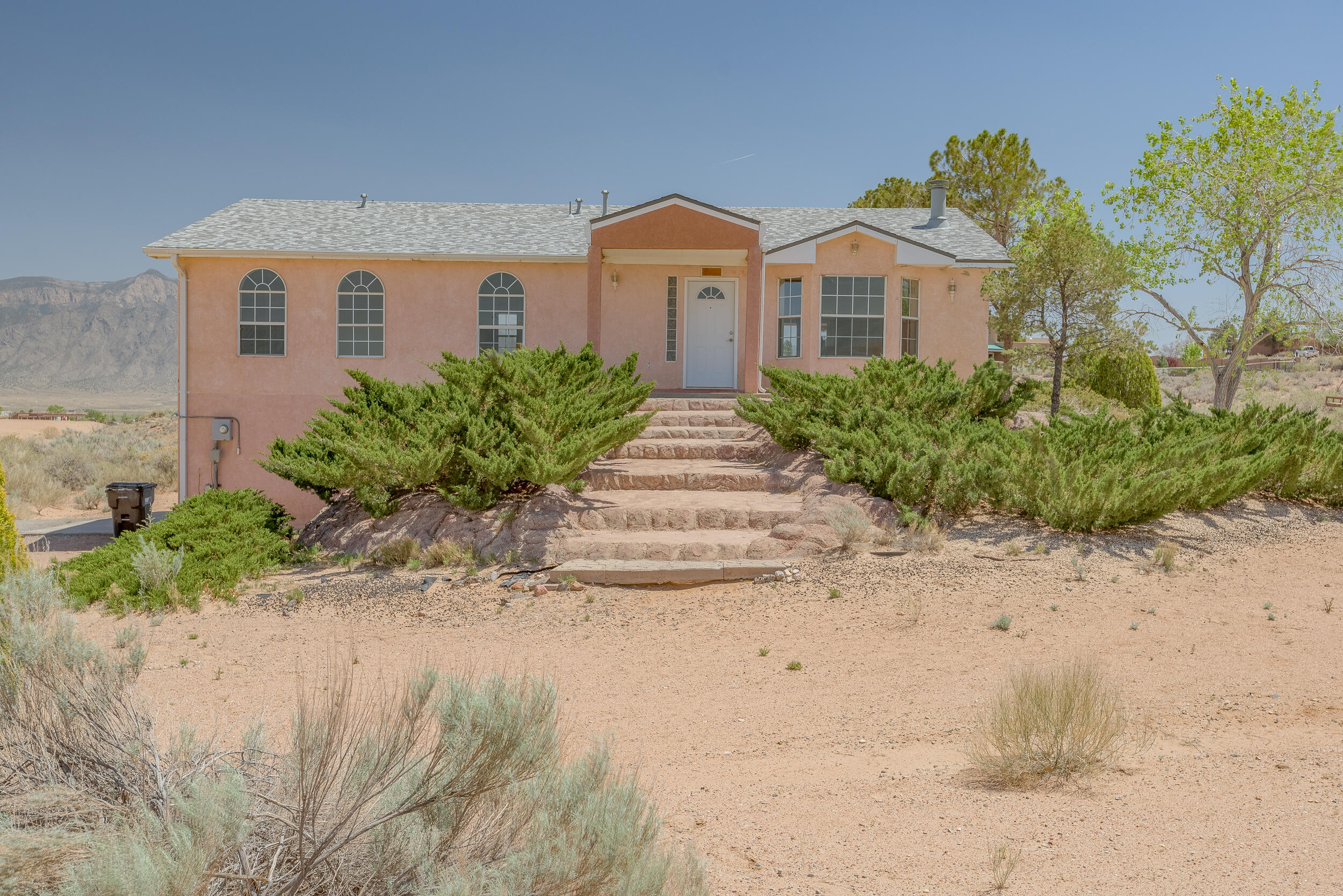1108 SARATOGA Drive NE