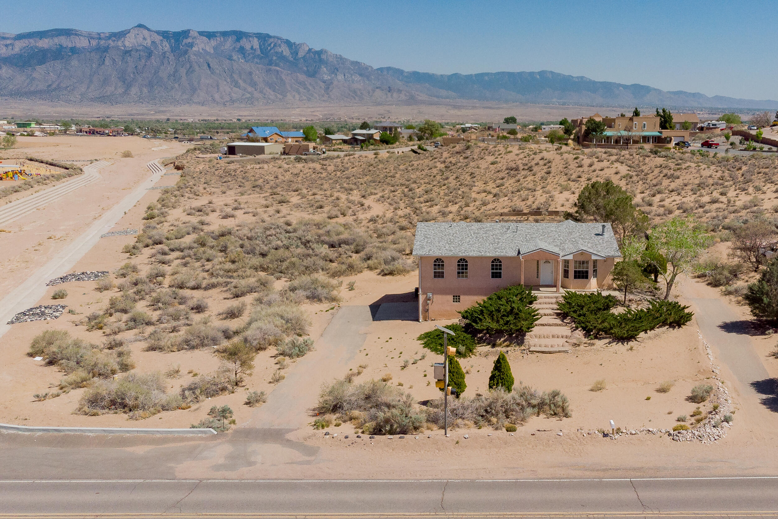 1108 SARATOGA Drive NE