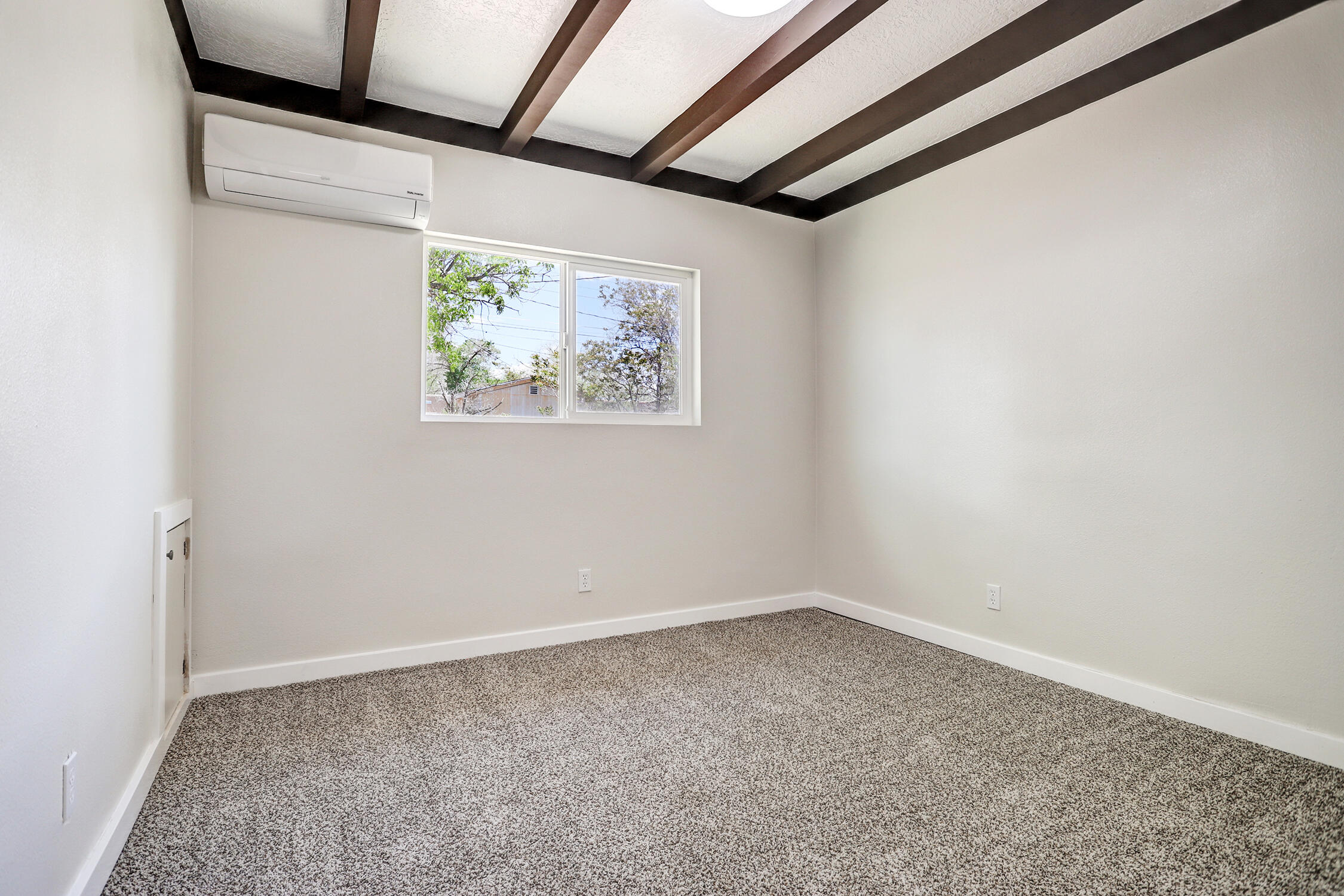 428 GENERAL HODGES Street NE