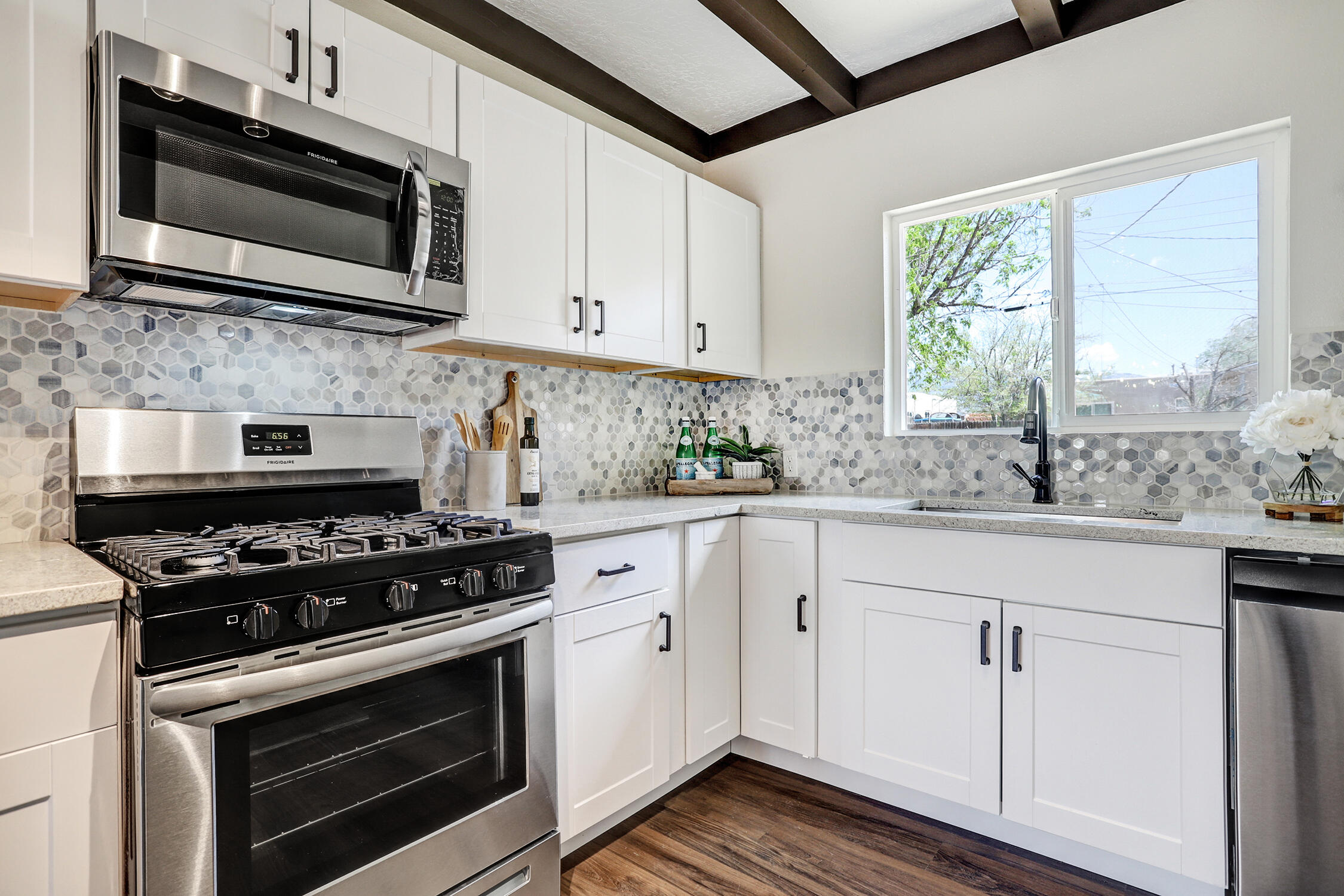 428 GENERAL HODGES Street NE