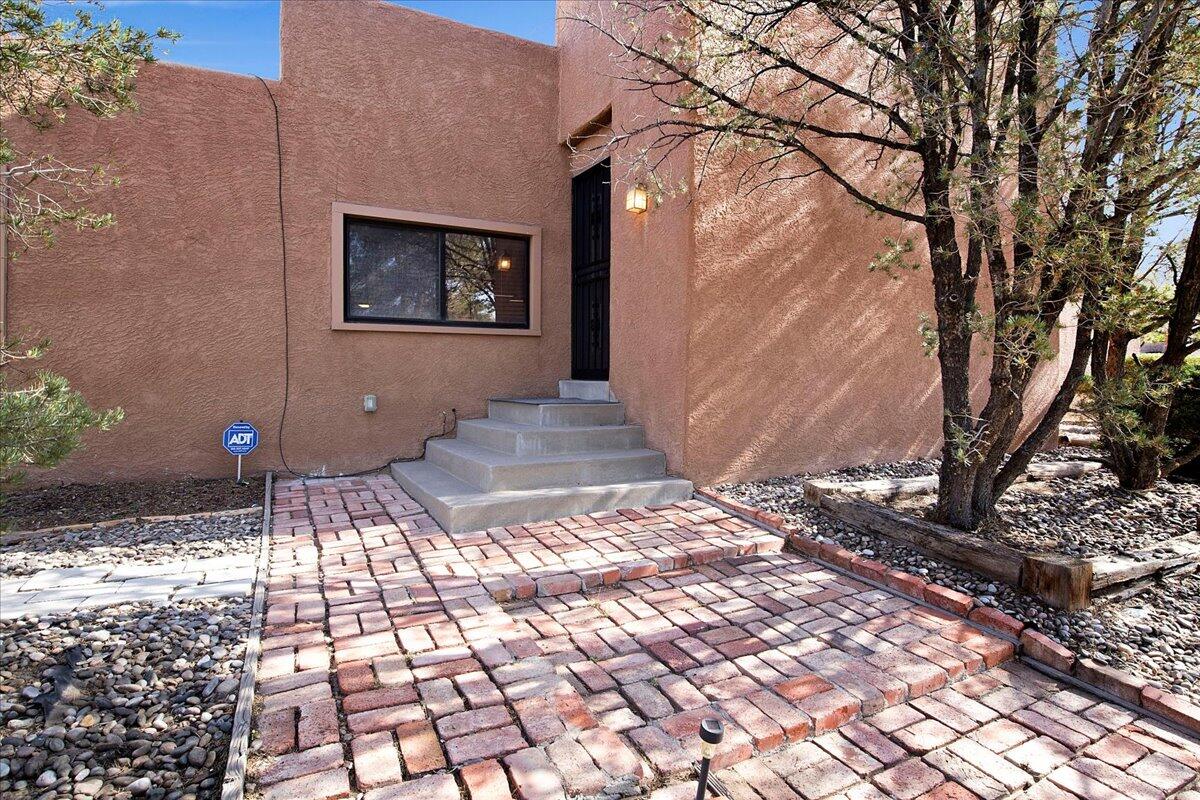 401 MONTE LARGO Drive NE