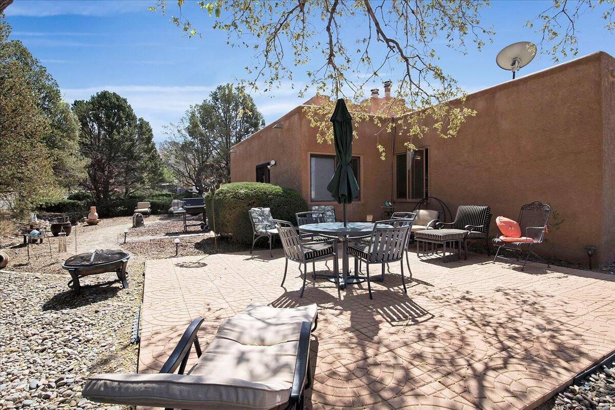 401 MONTE LARGO Drive NE