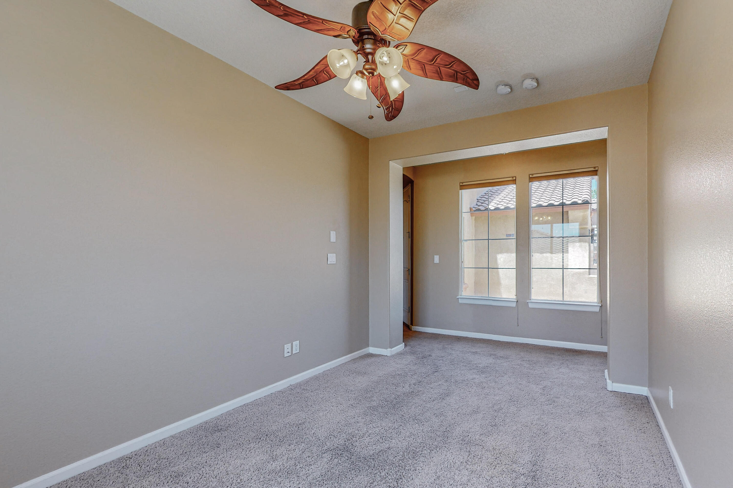 121 LOS MIRADORES Drive NE