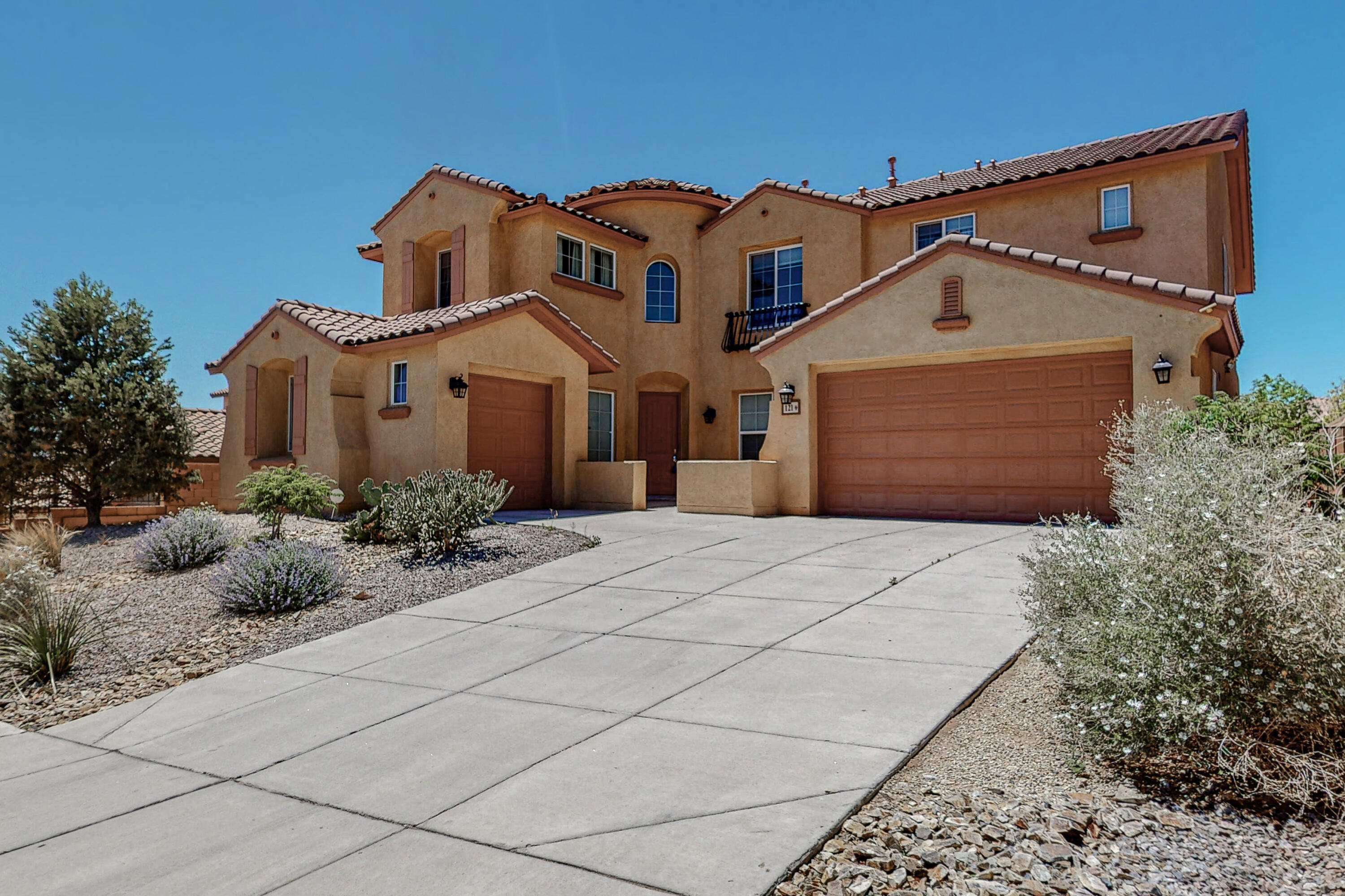 121 LOS MIRADORES Drive NE